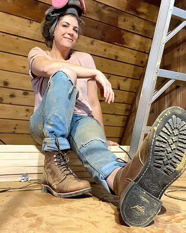 ORC Week 4 and our A-Frame loft is officially SANDED😅. And guess what we got in the mail today!! The brackets to finish the &ldquo;Loft in a Loft&rdquo; 🙌
.
Guys.. you don&rsquo;t want to miss this week... we are creating an awesome ceiling for the