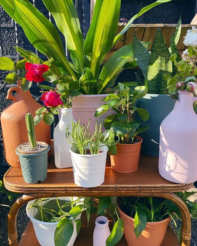 Ok.. it was perfect t timing for this #stopdropanddiy .
The weather is perfect and we are finishing up our back yard project so fitting that I got rid of trash by upcycling my old things
.

I took throw away glass bottles and plastic thrift store pot