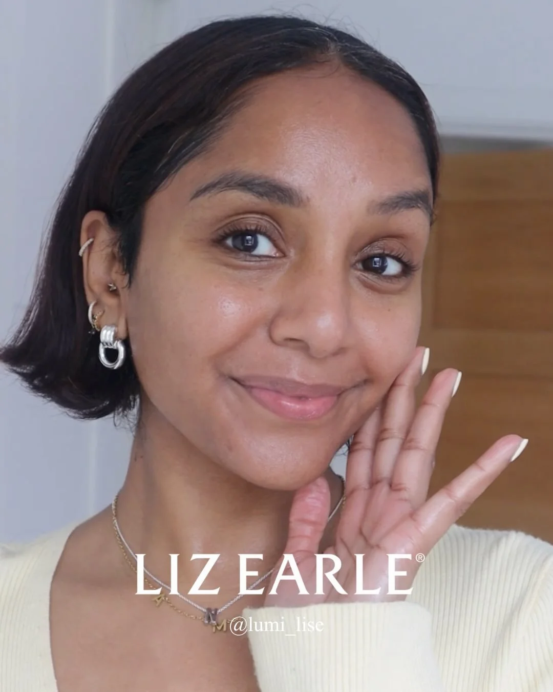 Summer favourites sorted ✔️ Elise partners with Liz Earle to share there new travel set, her go-to essentials for holiday packing 🧳