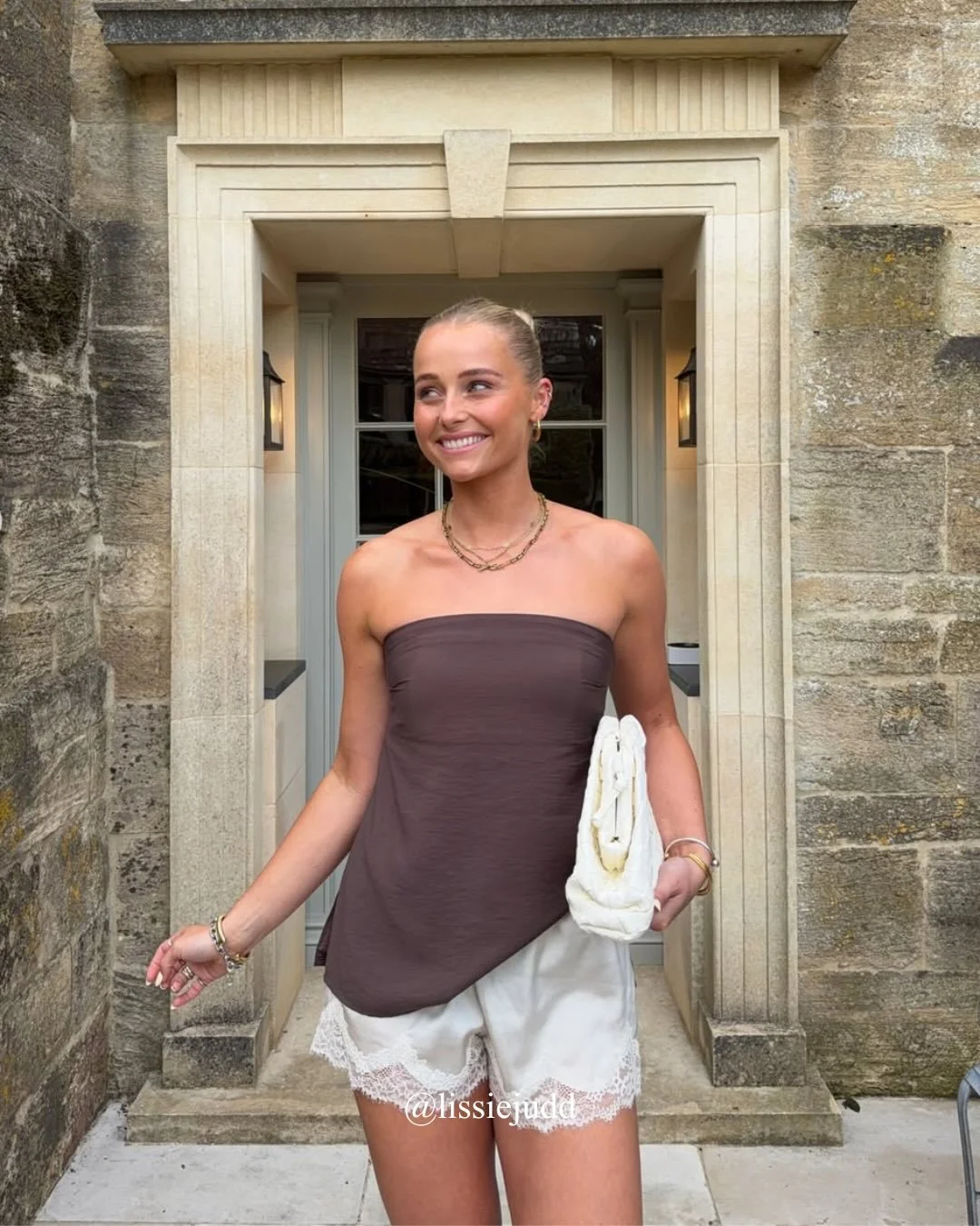 Lissie was invited to join @abercrombie x LTK  on a gorgeous stay in the countryside. Immersing creators into the world of their latest spring/summer collections, Lissie shared her curated looks for every staycation moment 🌾