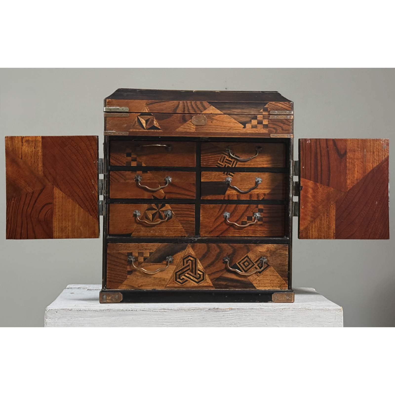 Antique Japanese Meiji period kodansu cabinet, yosegi parquetry and mother-of-pearl inlay