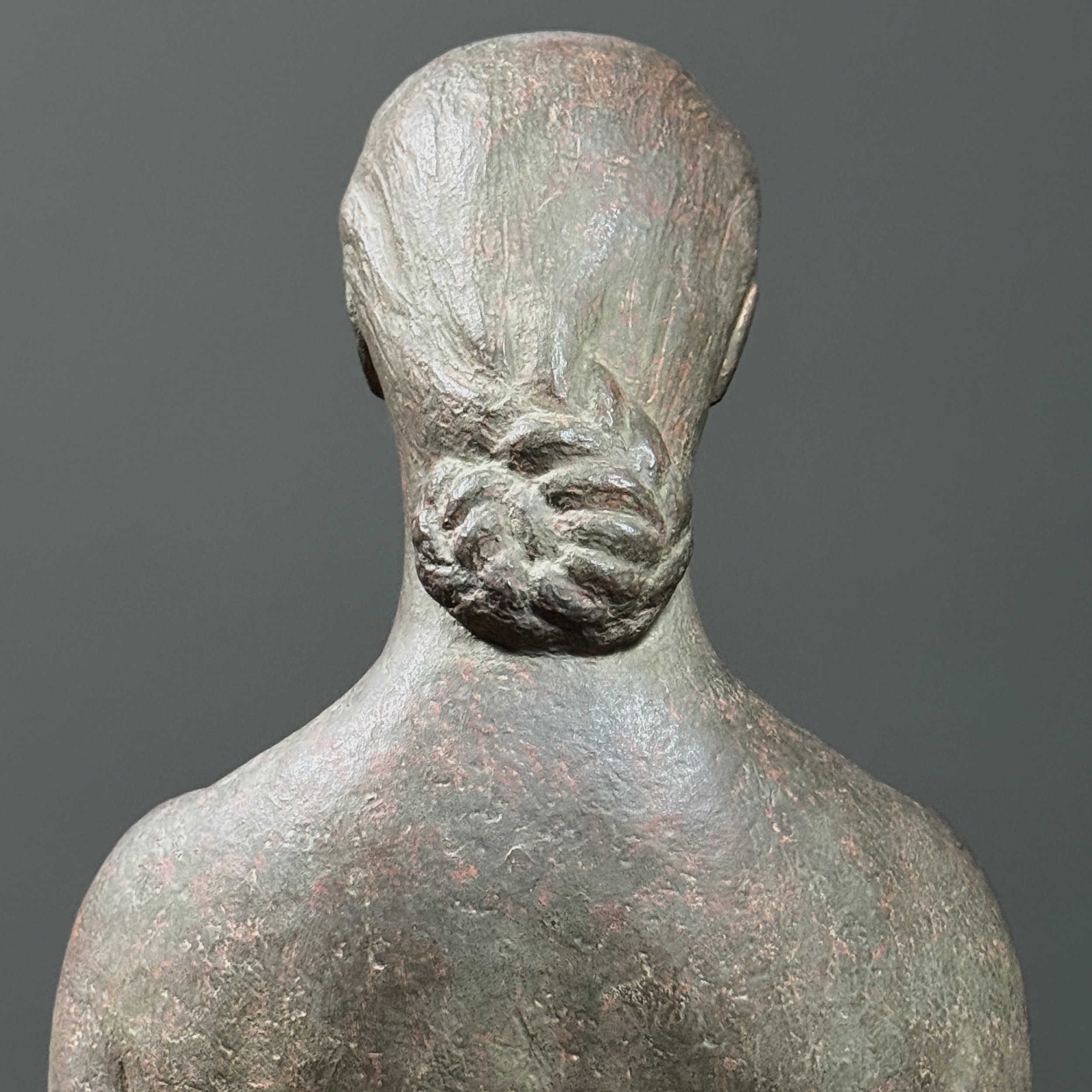Reverse detail view of the hair.