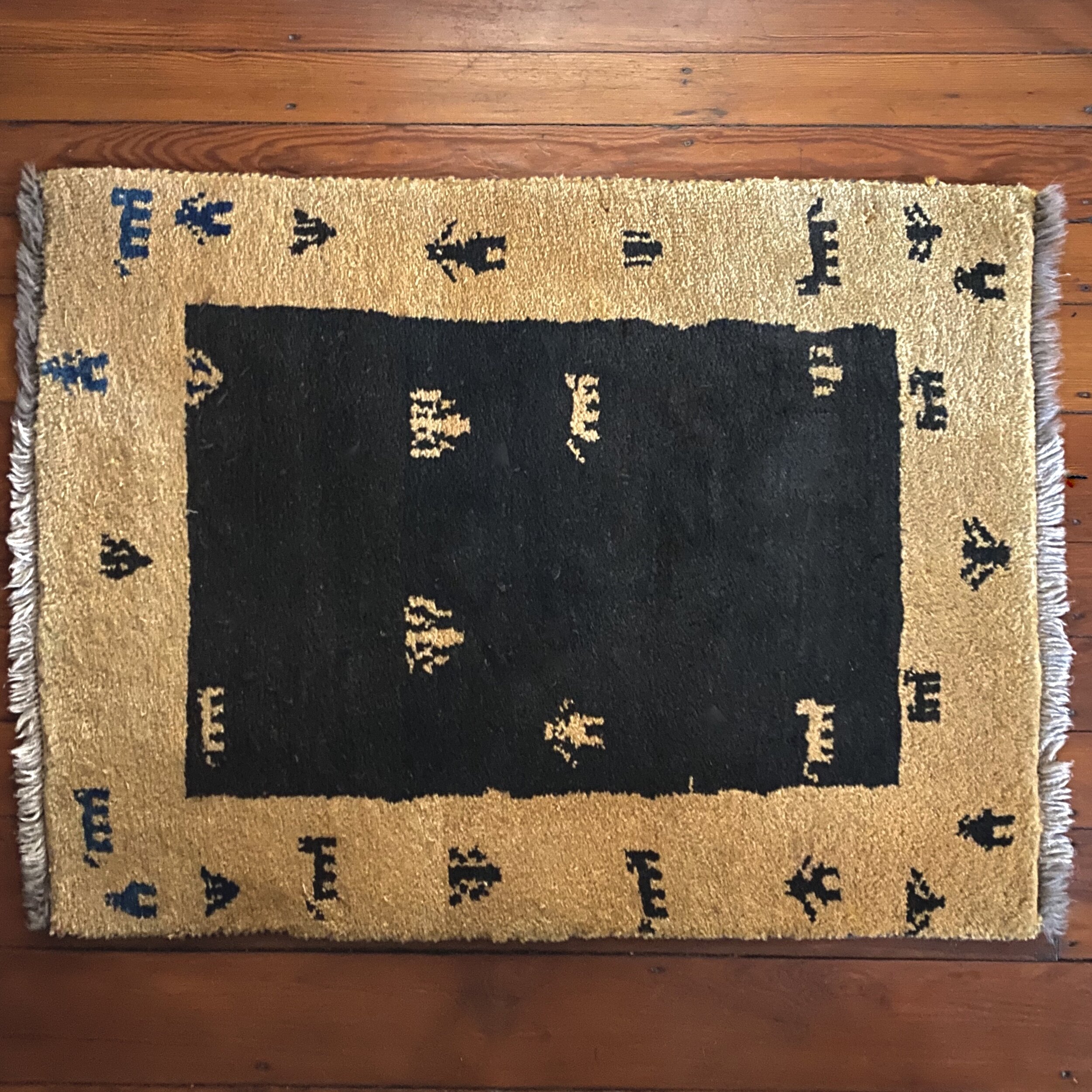 Persian Gabbeh Rug: 2'7'' x 3'5'' (79 x 104 cm).