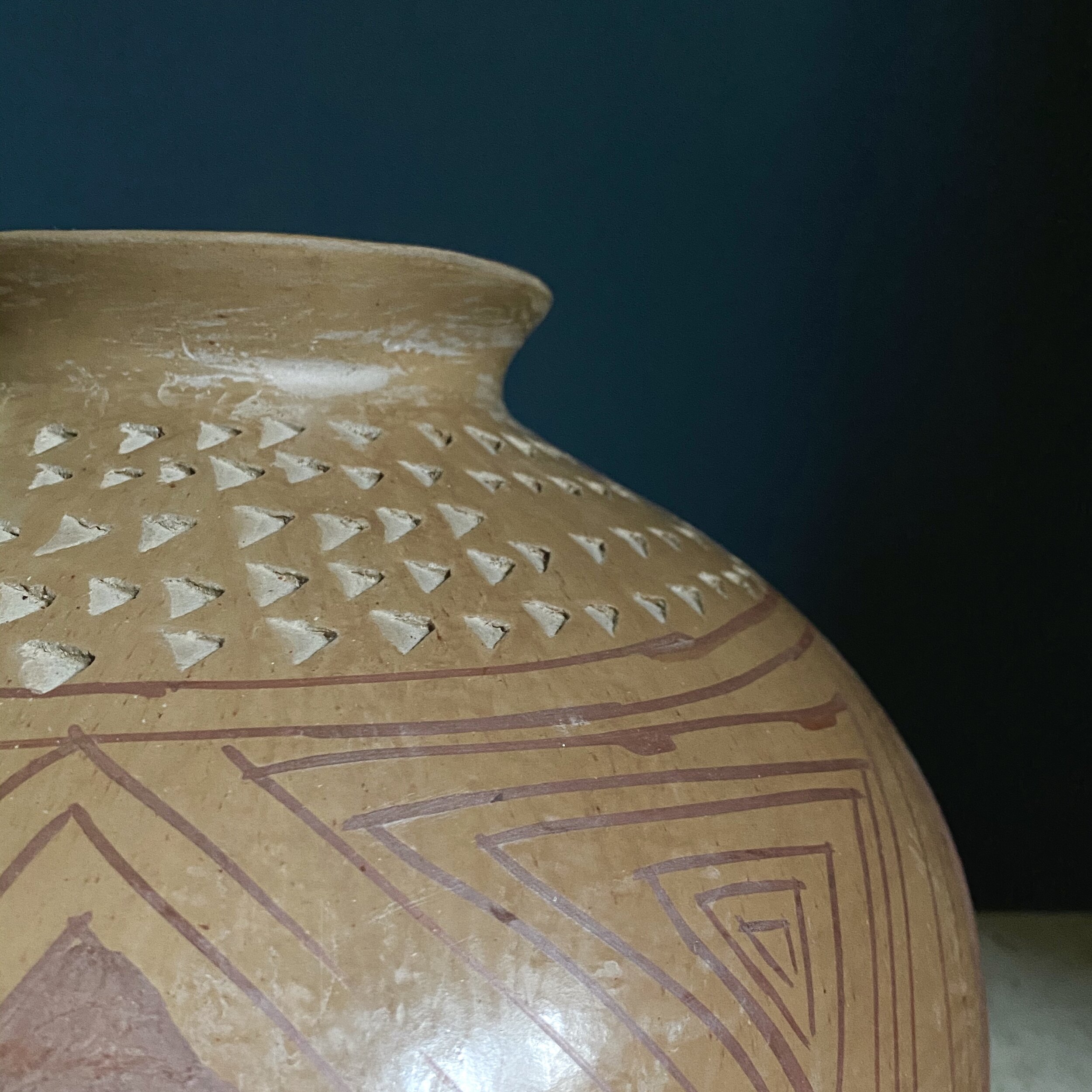 Large Vintage Mata Ortiz Pottery Jar with Etched Rim