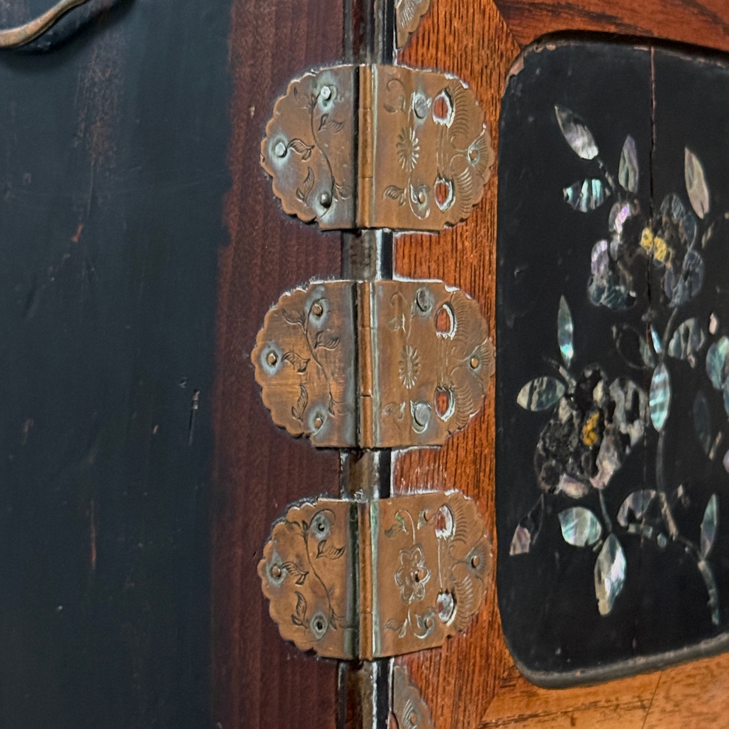 Antique Japanese Meiji period kodansu cabinet, yosegi parquetry and mother-of-pearl inlay