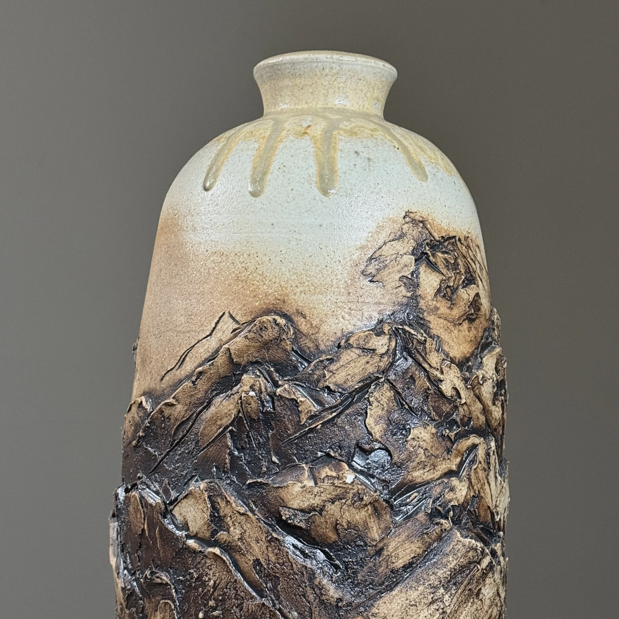 Top opening showing stout neck form