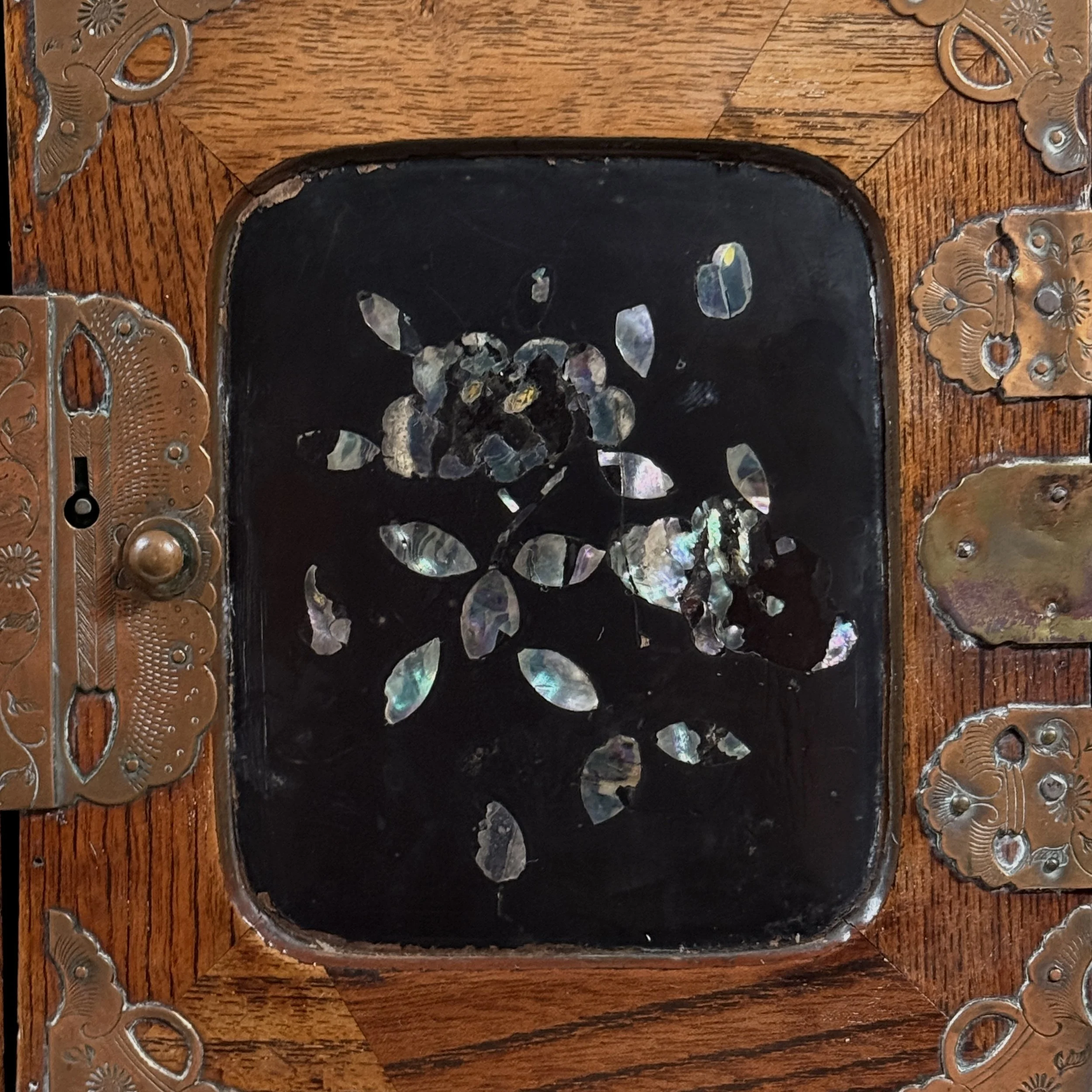 Antique Japanese Meiji period kodansu cabinet, yosegi parquetry and mother-of-pearl inlay