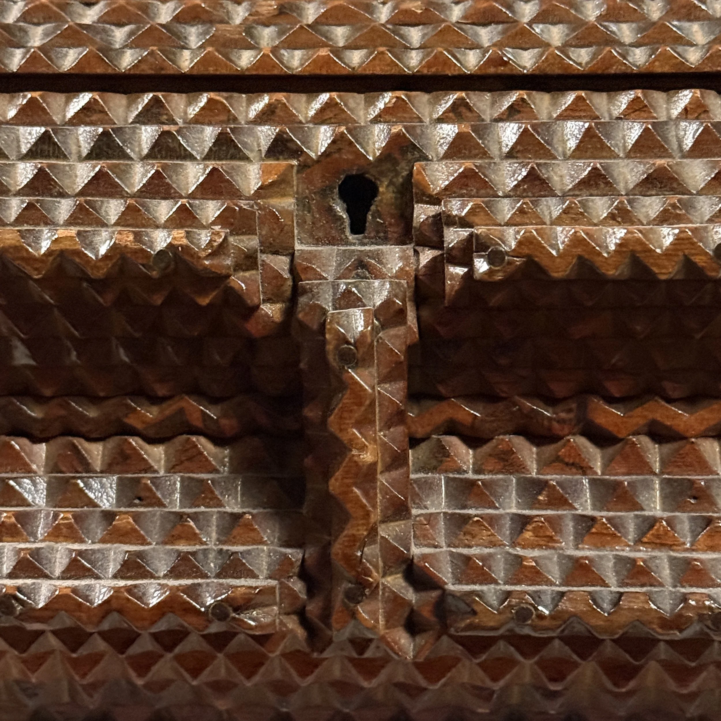 Close-up of pyramid chip carving on tramp art box