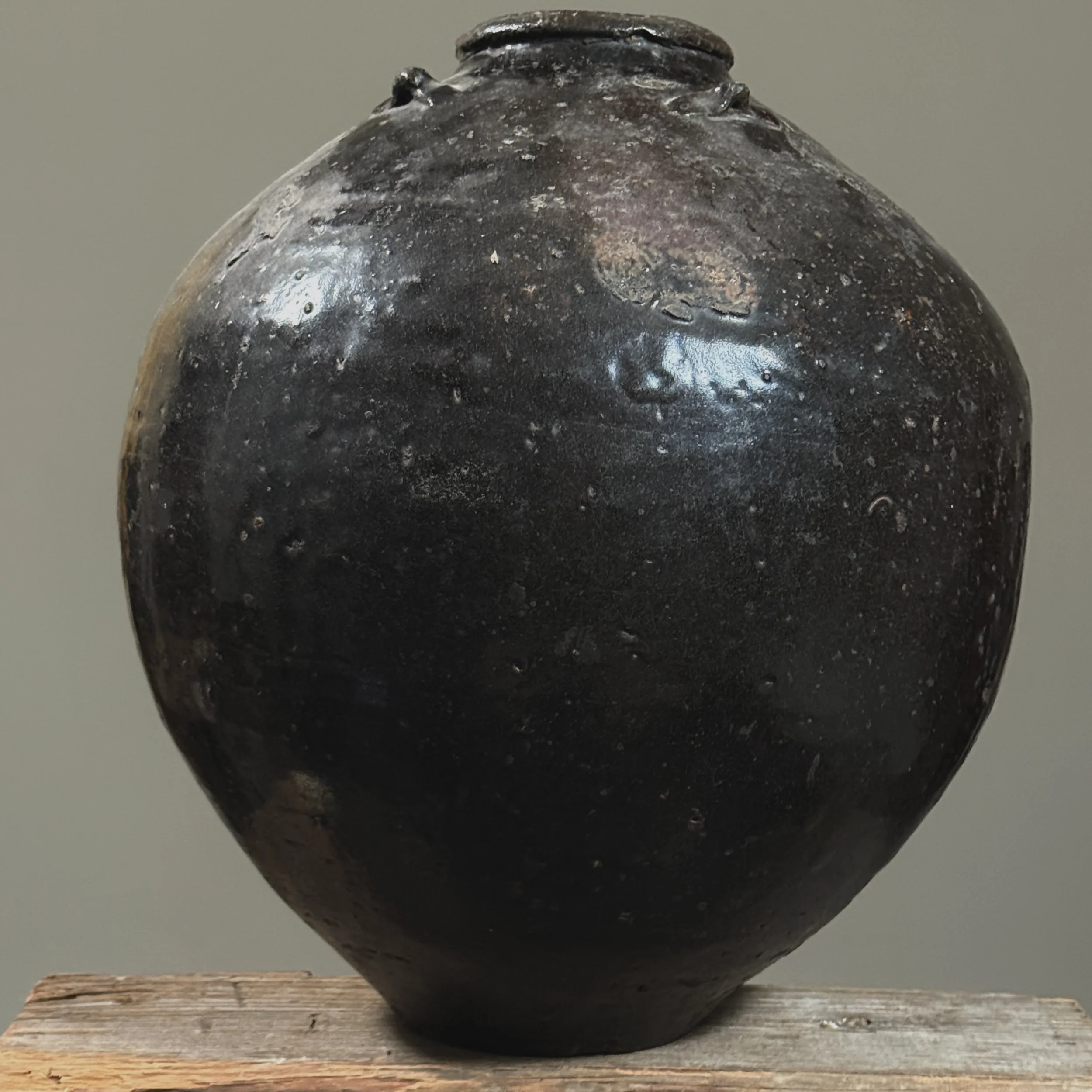 17th century Chinese Martaban black glazed ceramic vessel with lug handles