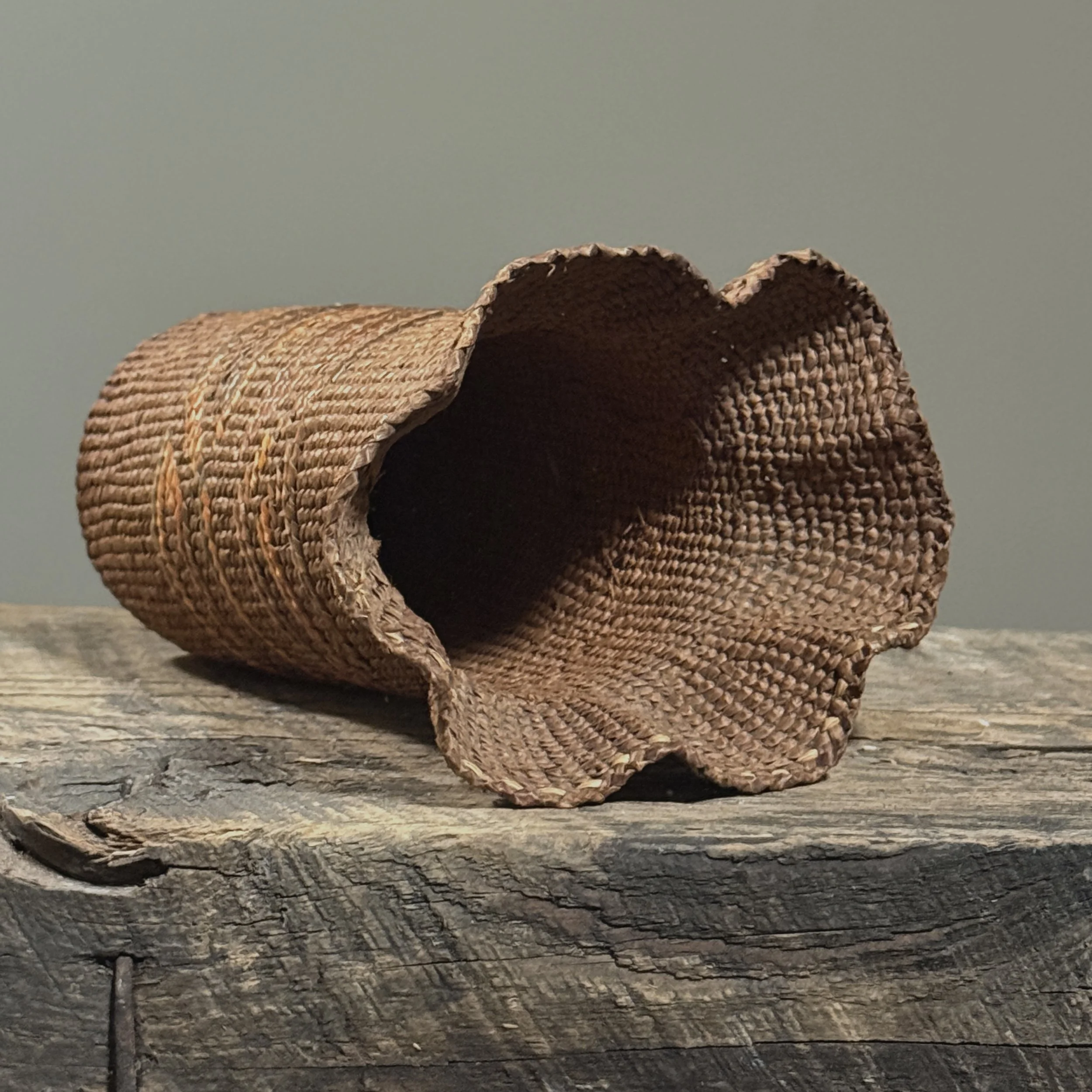 Top view showing sculptural flared ripple rim