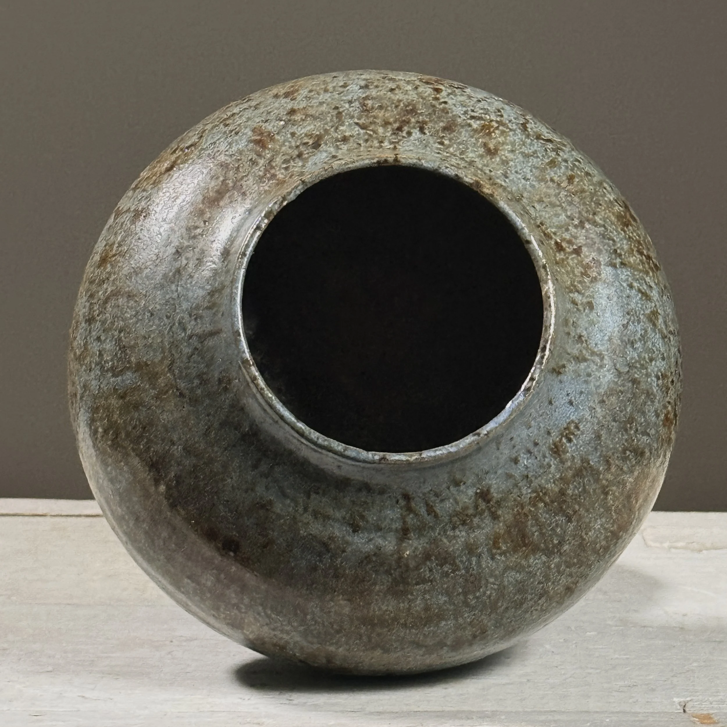 Top-down view of the wide mouth opening.