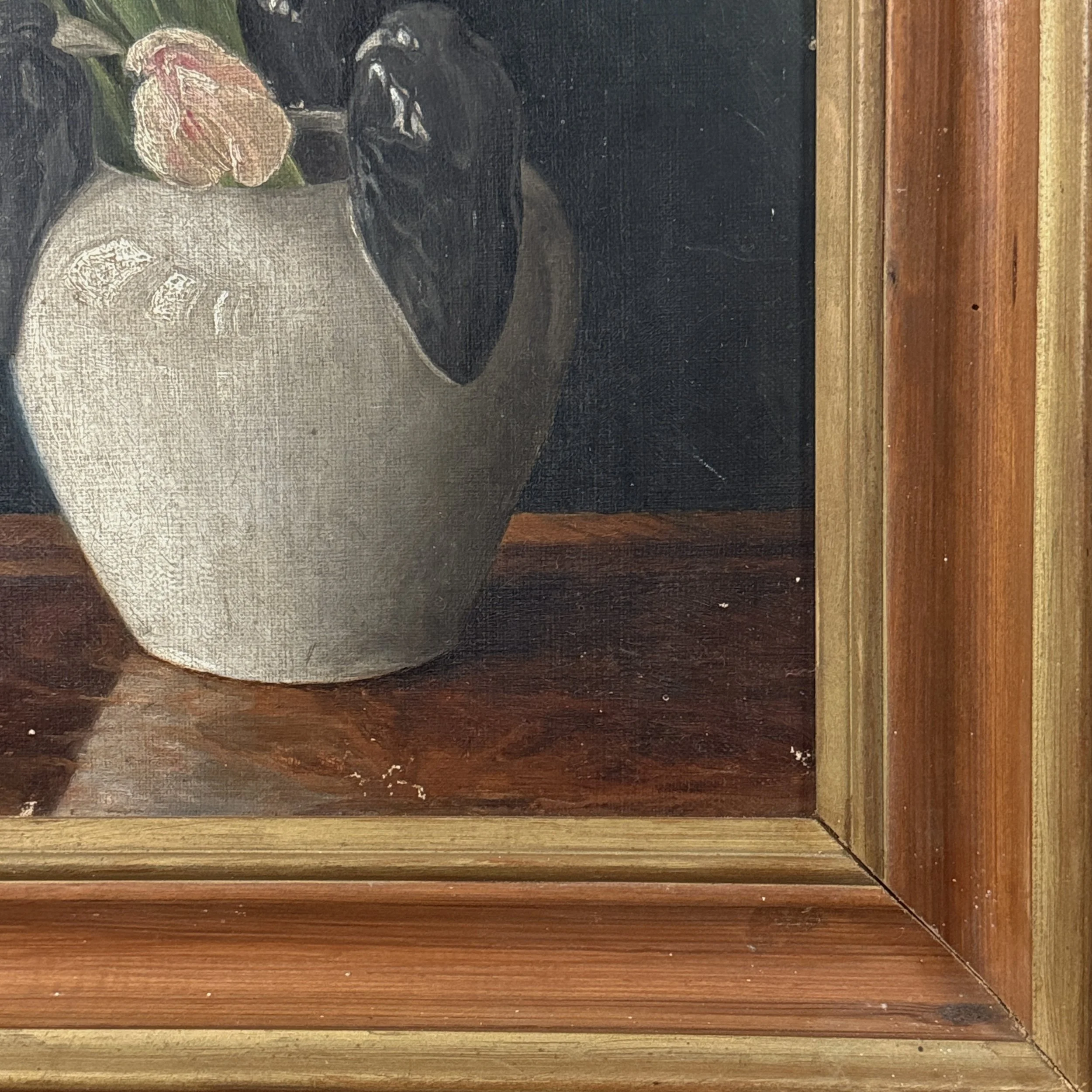 View of the corner in the right side of frame.