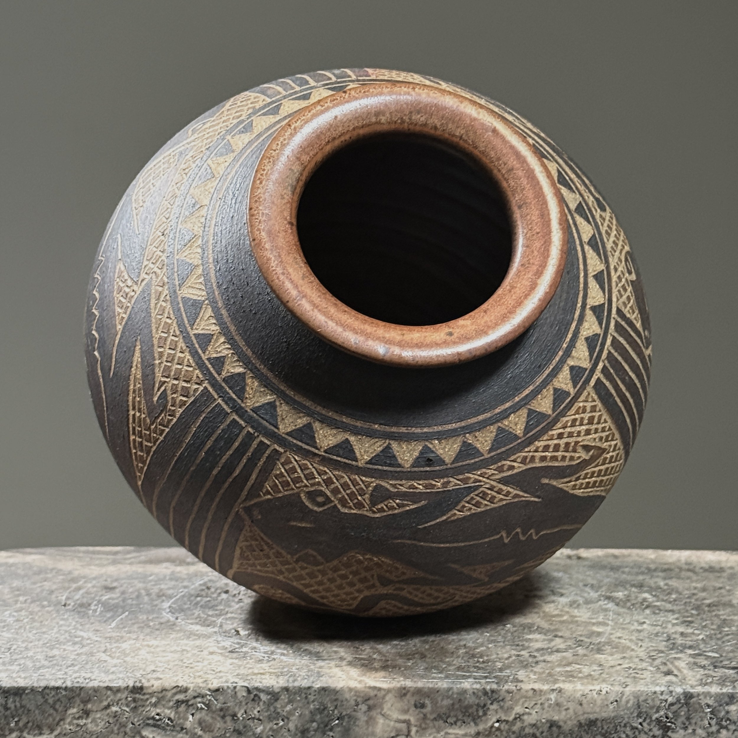 Vintage folk art sgraffito vase with lizard design. Matte finish. 6.5 inches height by 6.5 inches diameter.
