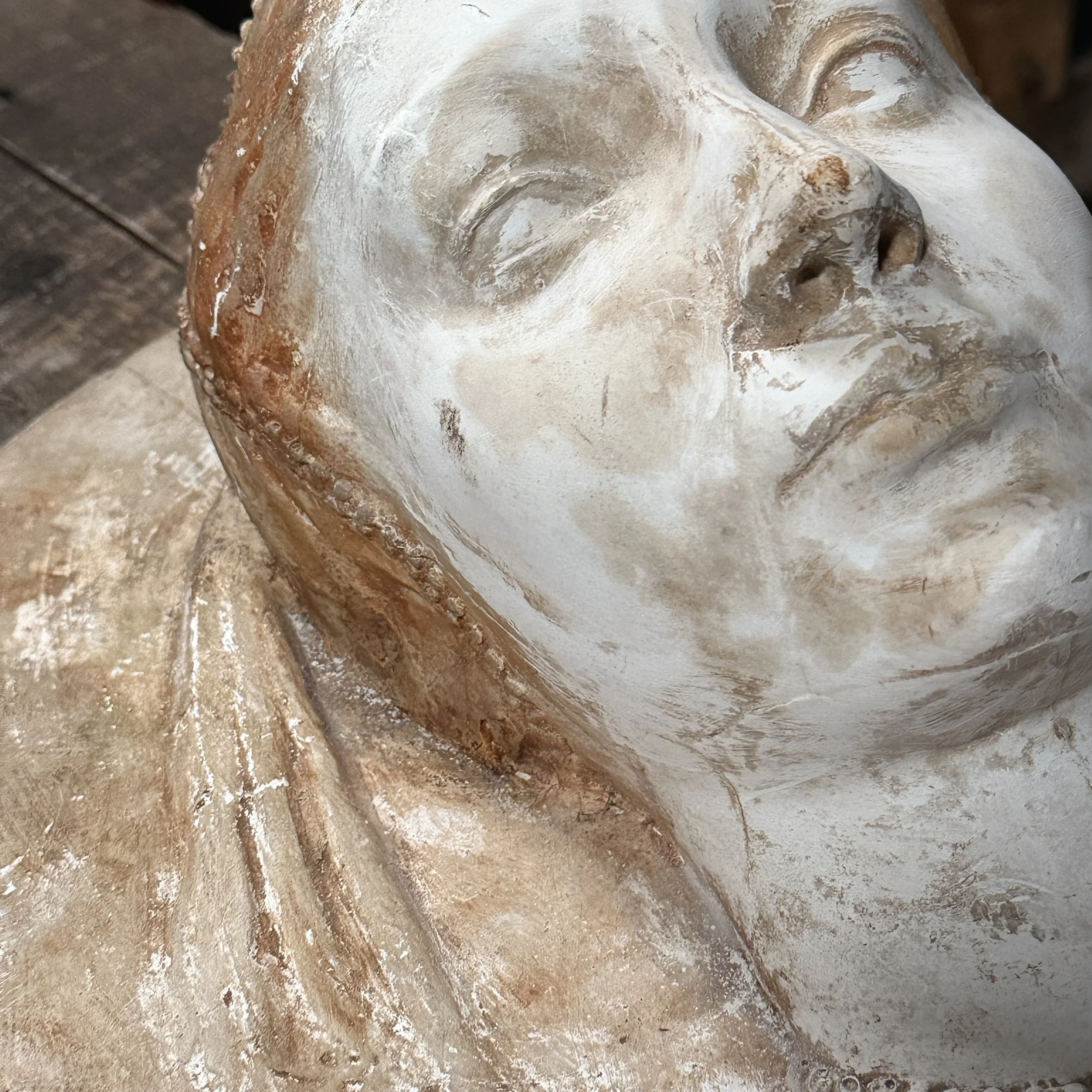 Profile view of the sculptural relief.