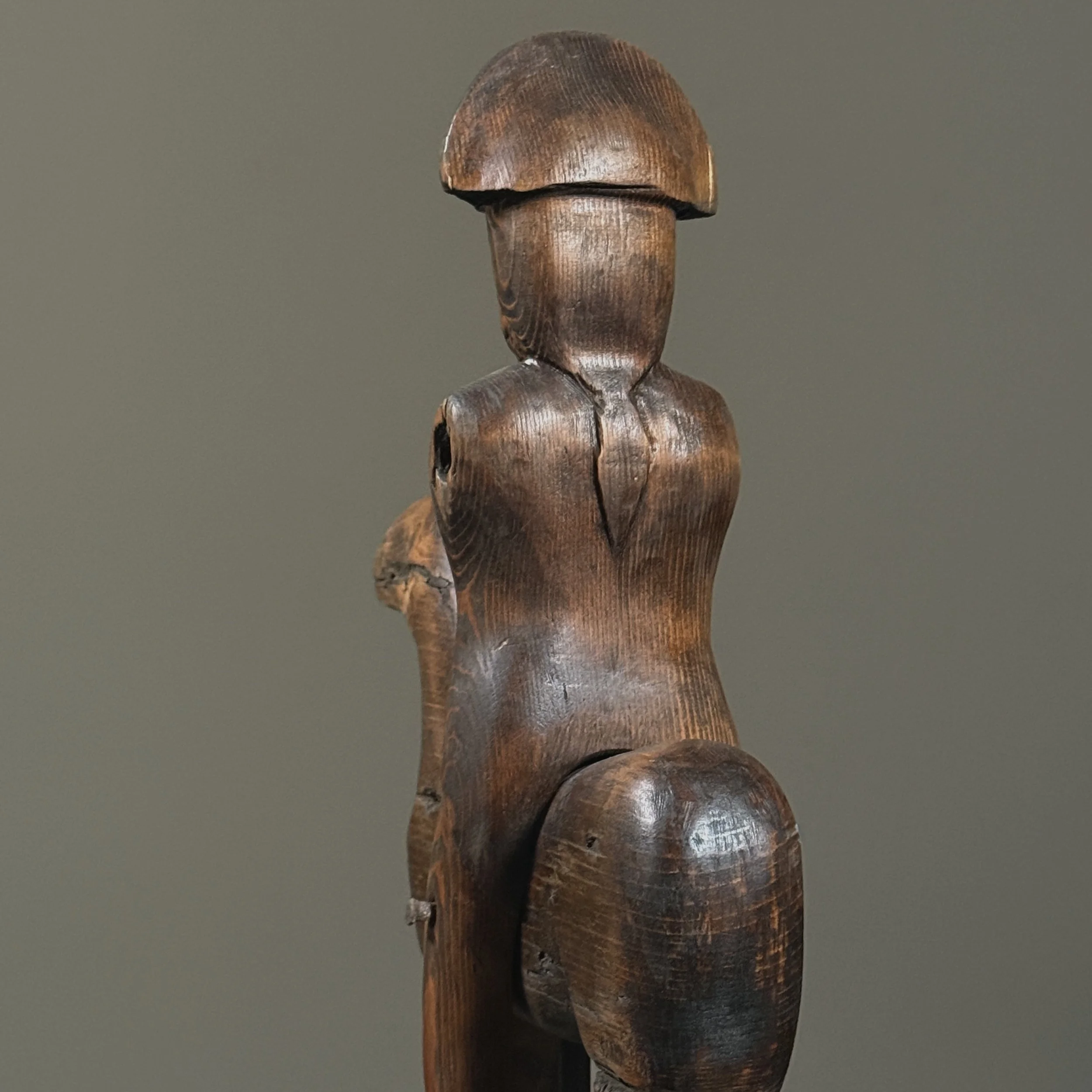 Rear view of the man on the horse.