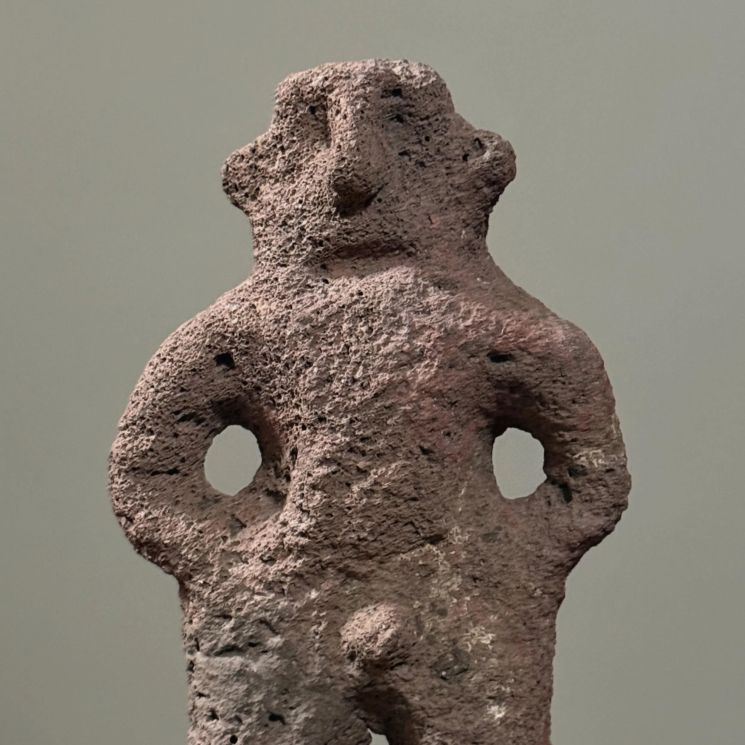 Close-up of the torso and arms in akimbo position.