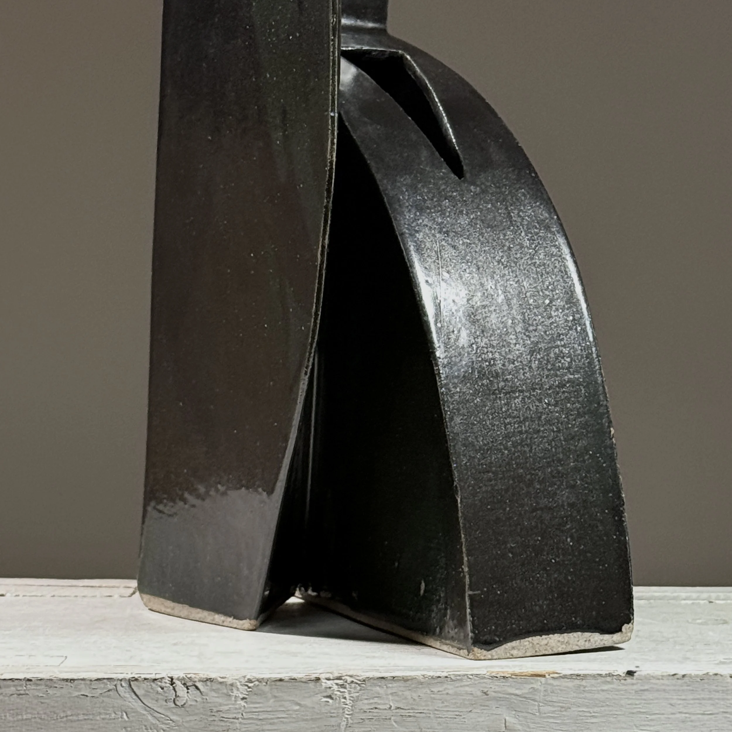 Vew of the bottom of the sculpture.