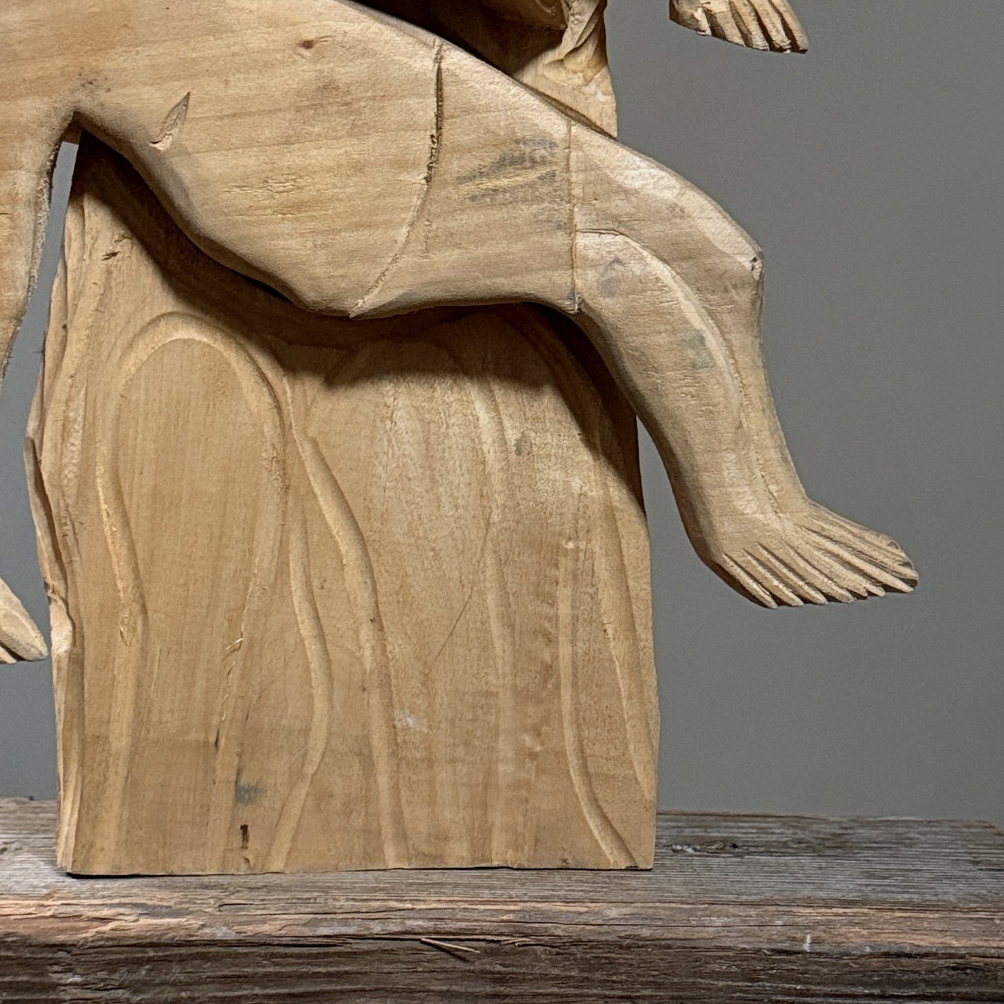 Close-up of the carved hands and the drapery of Mary's robe.