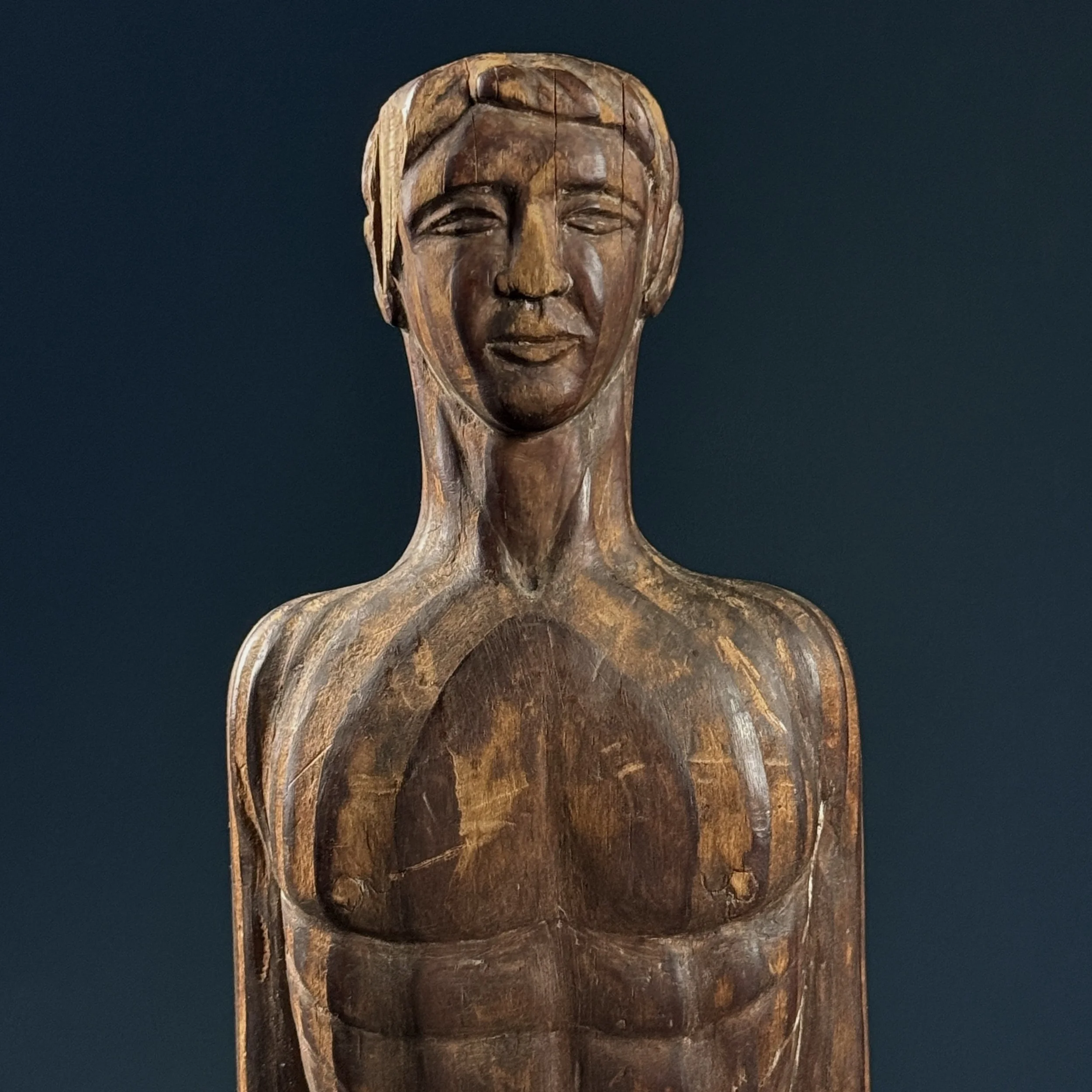 Close-up of the figure's abstracted facial features.