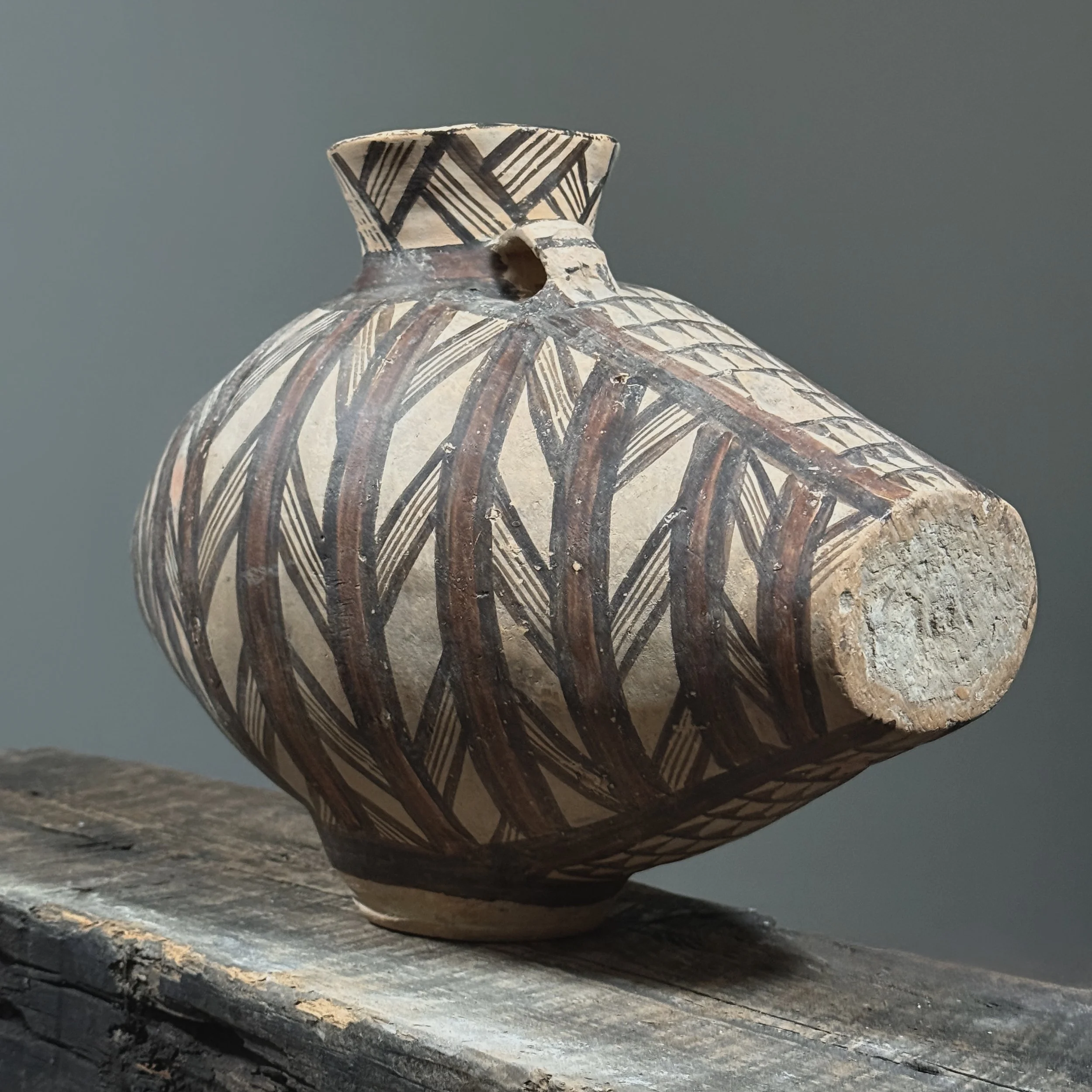 Side view of Majiayao-style ceramic with stirrup handle