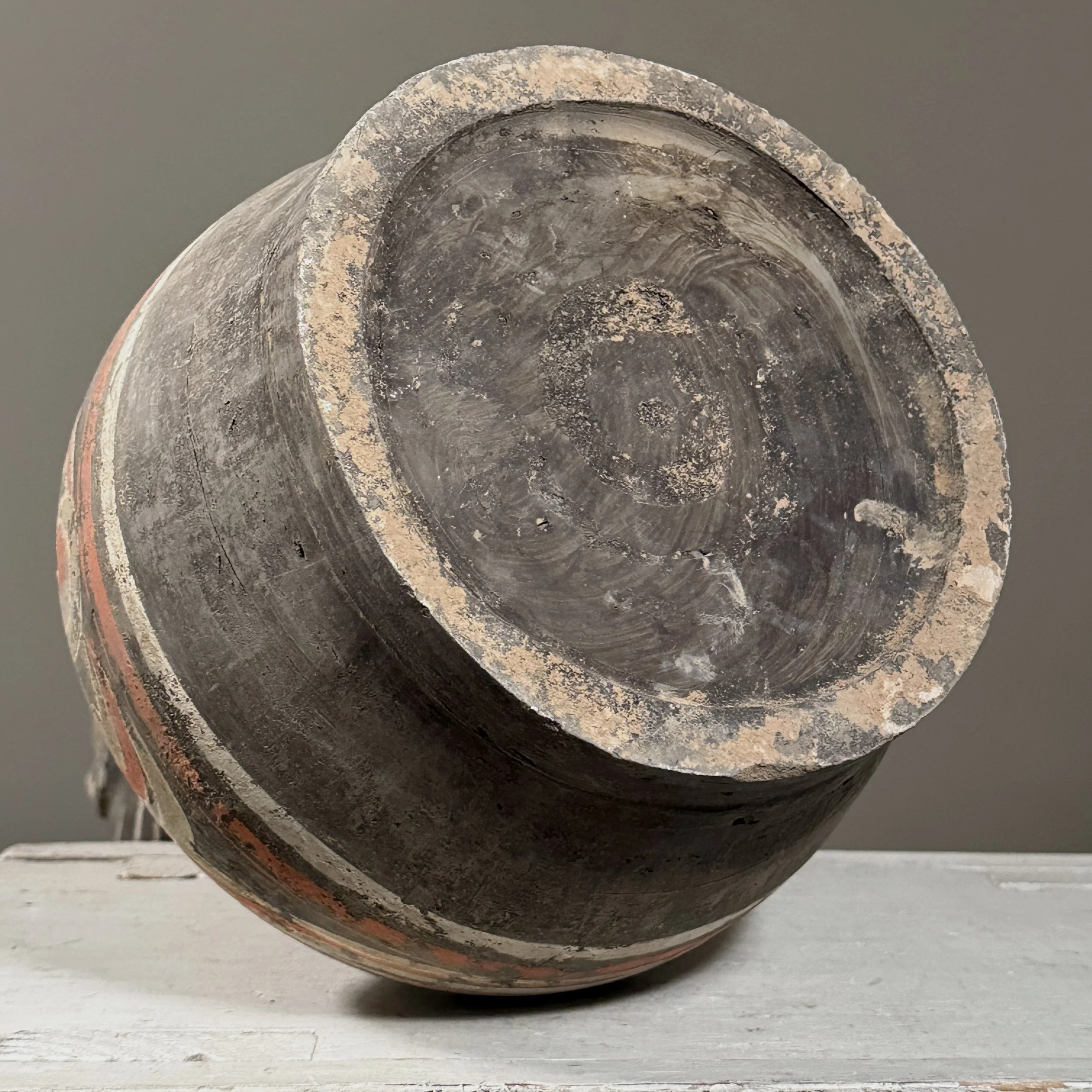 Base and body texture of hand painted Chinese vessel