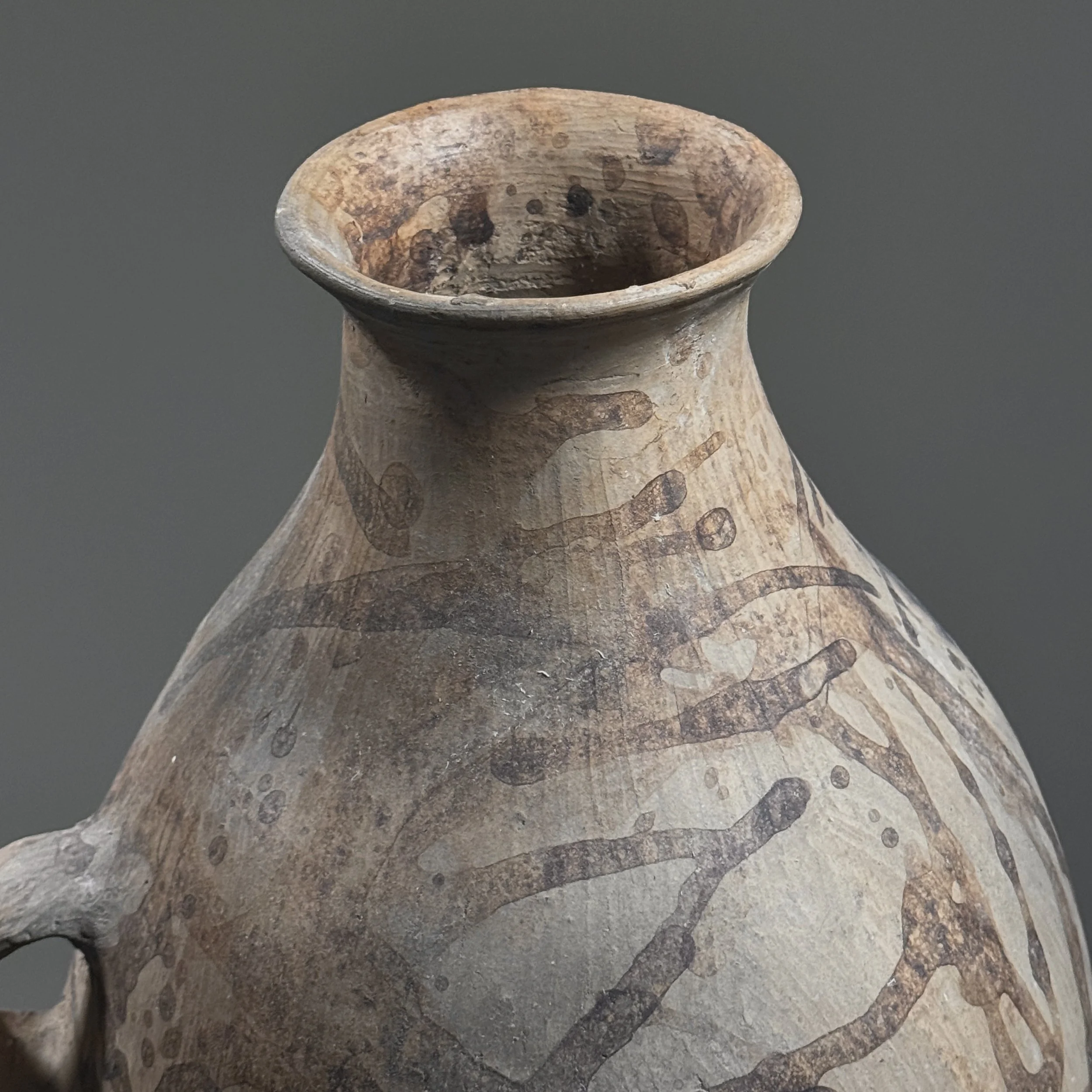 Top-down view of narrow amphora mouth and neck form