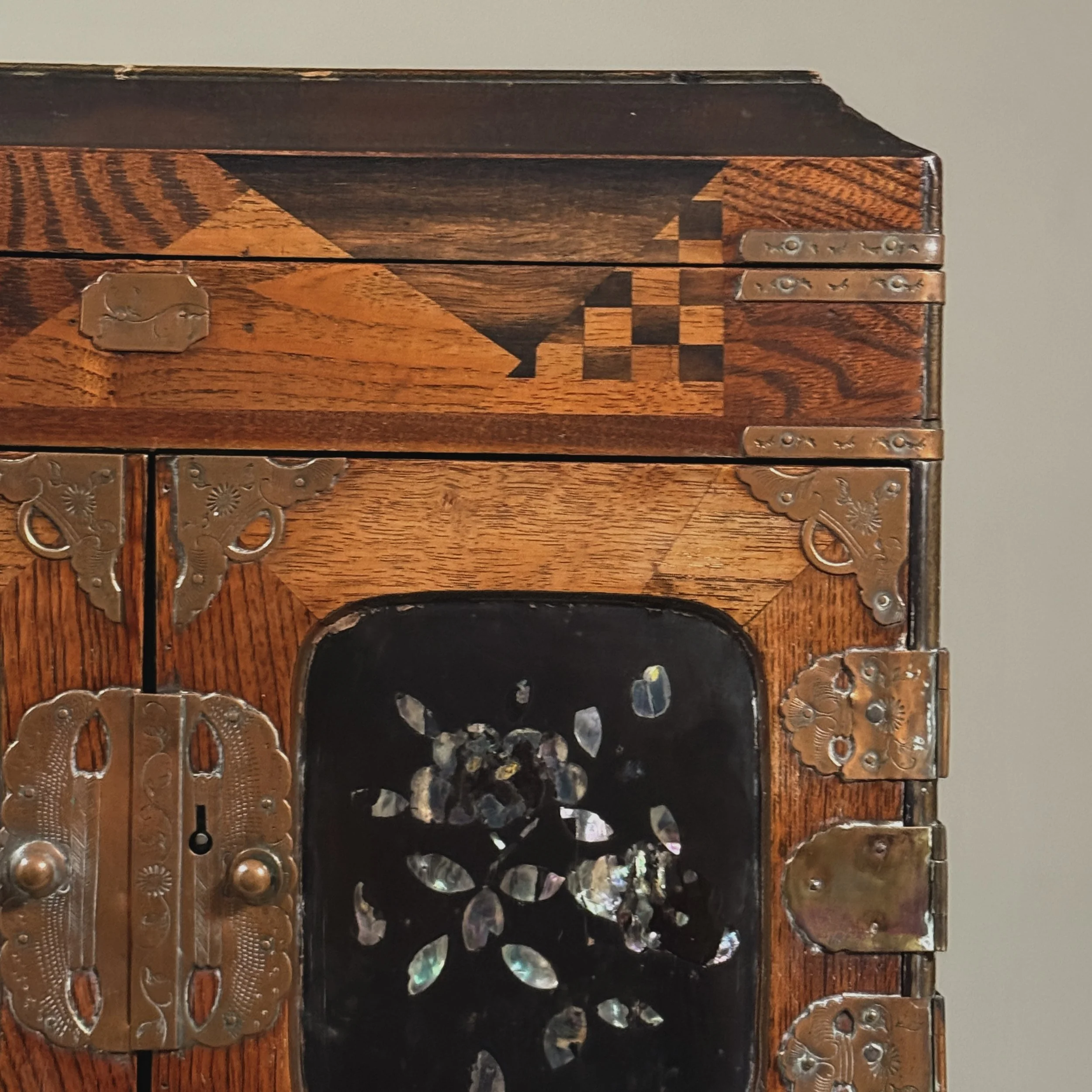 Antique Japanese Meiji period kodansu cabinet, yosegi parquetry and mother-of-pearl inlay