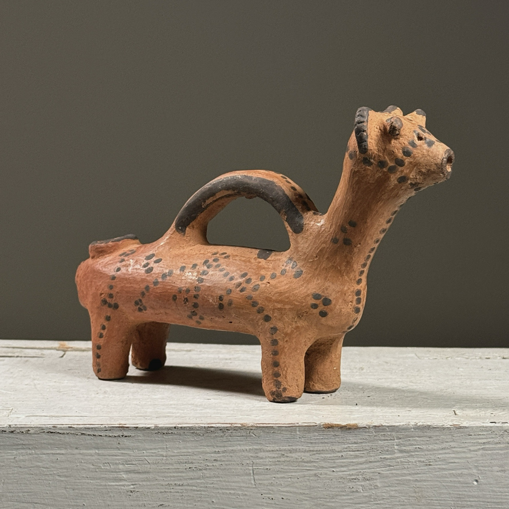 Front view of zoomorphic askos. Animal-shaped vessel. Polychrome painted decoration.