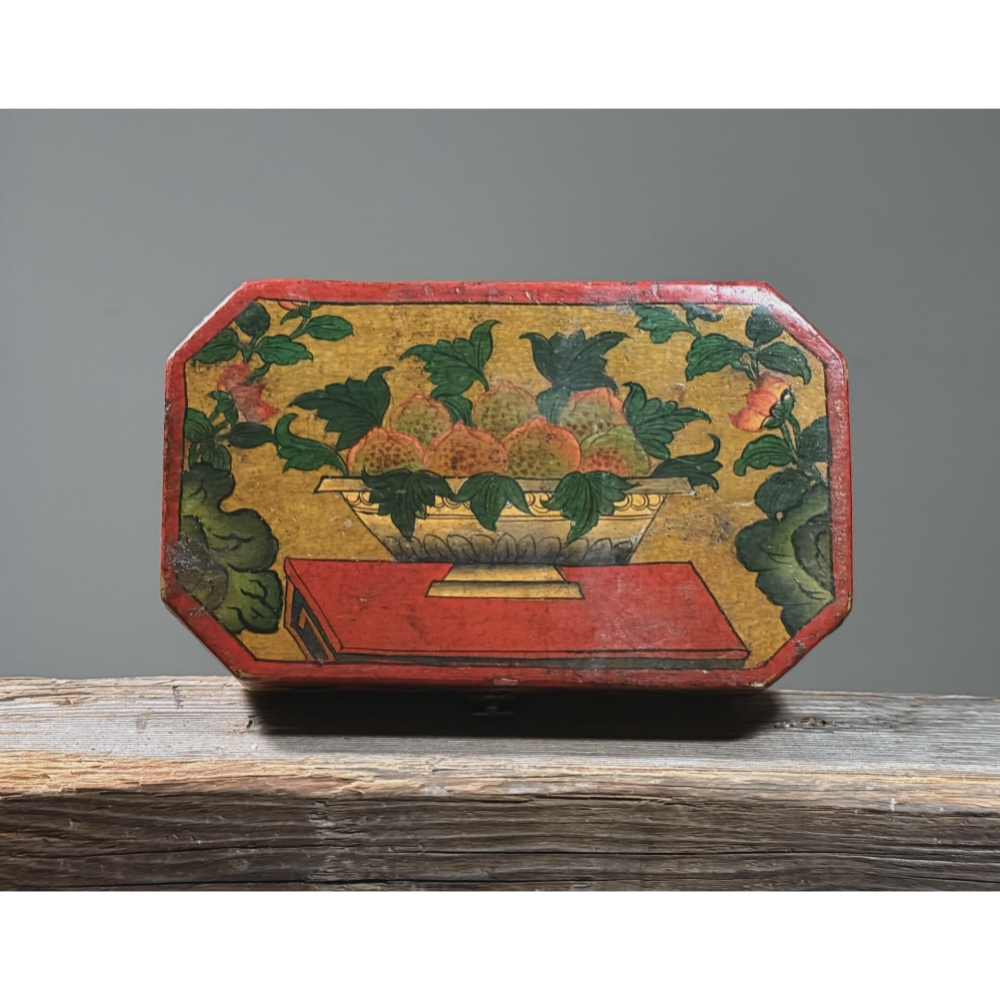 Vintage folk art hand painted Indian trinket box. 9.25 inches wide by 5.75 inches deep by 3.4 inches high.