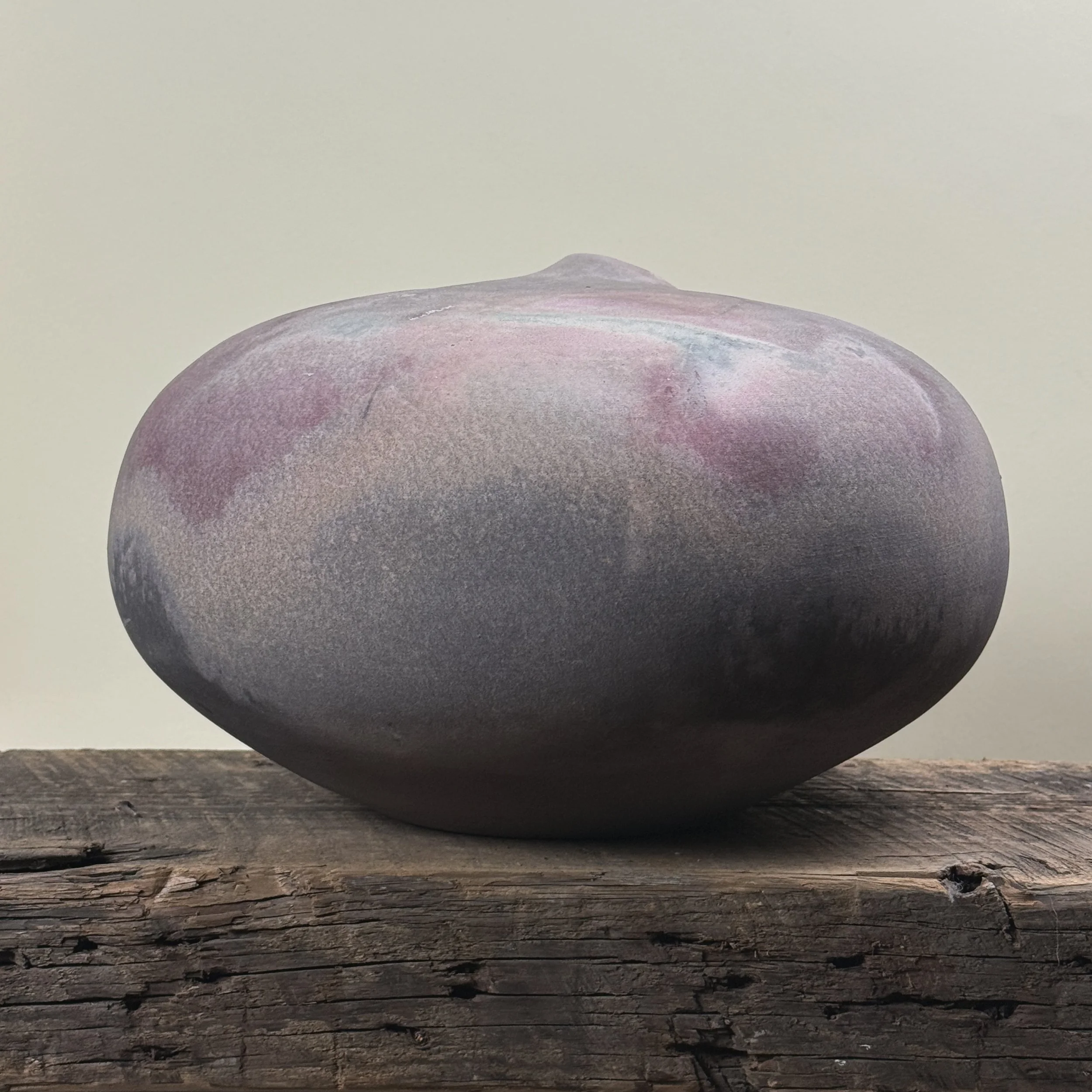 Jeffrey Zigulis large anagama fired seed pot vessel. Muted mauve and magenta hues. 12.5 inches diameter.