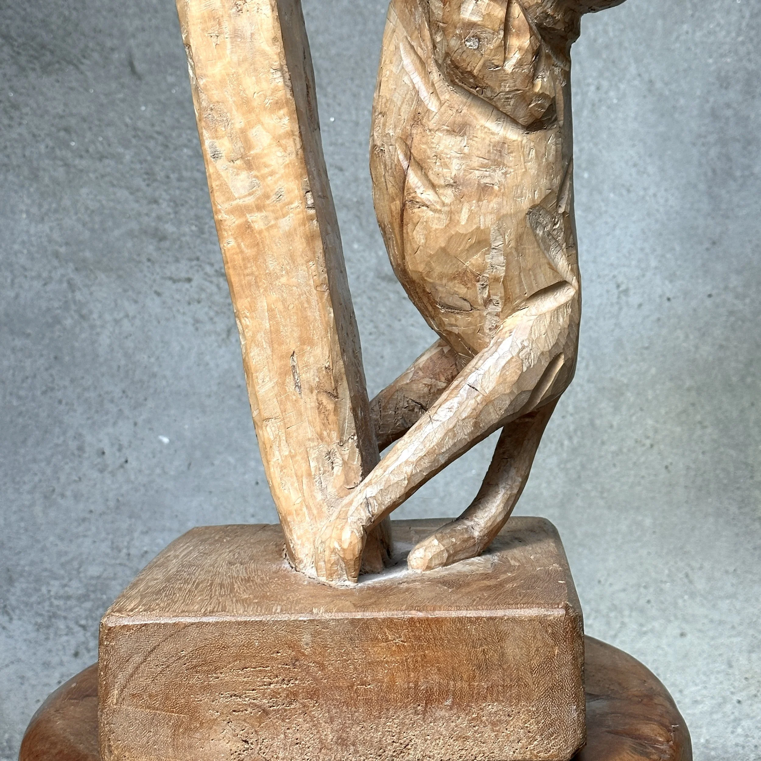 View of the artist's signature "Nogueira de Lima" and date "1986" on the base