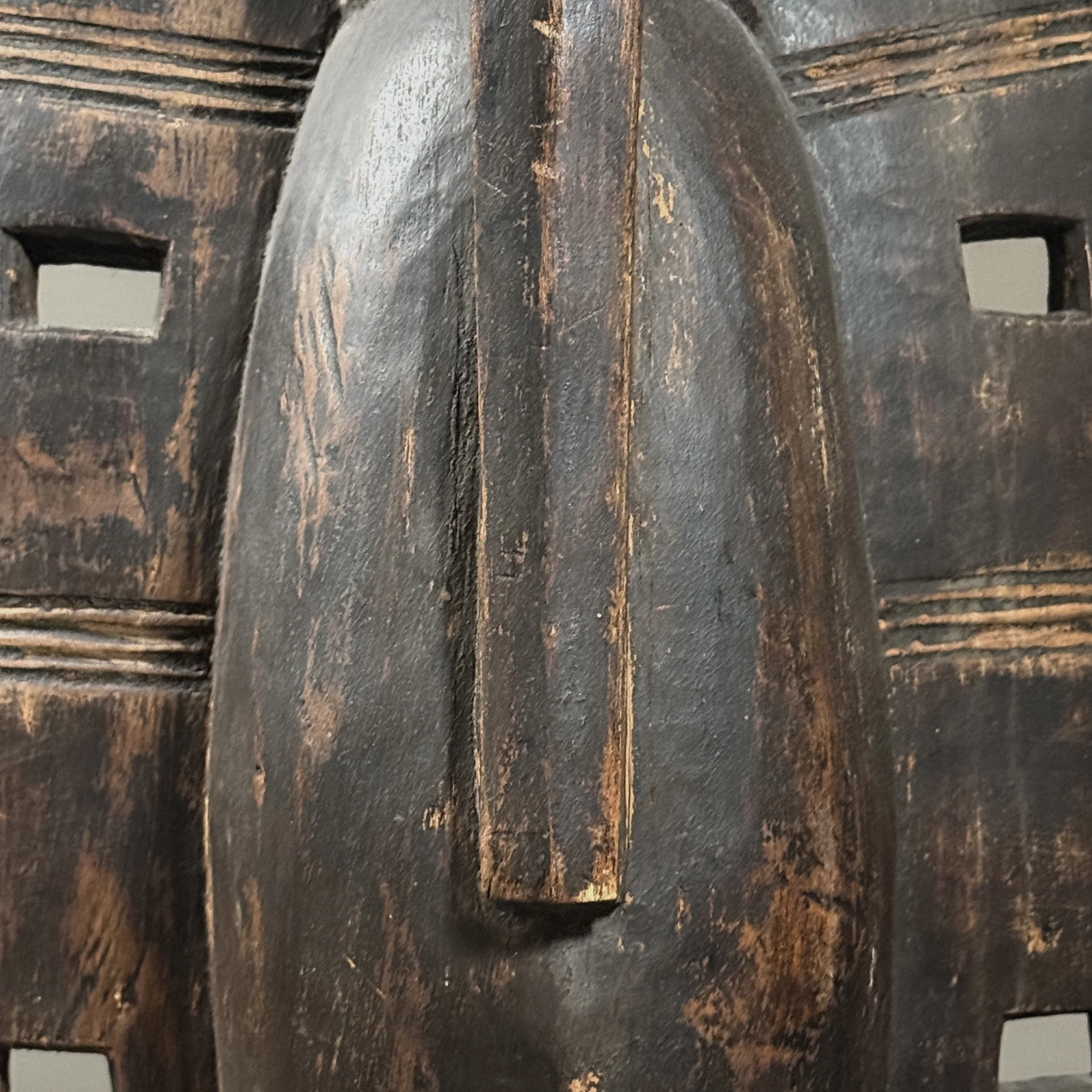 Abstract elongated beak on Senufo bird figure