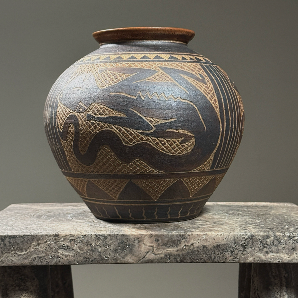 Vintage folk art sgraffito vase with lizard design. Matte finish. 6.5 inches height by 6.5 inches diameter.