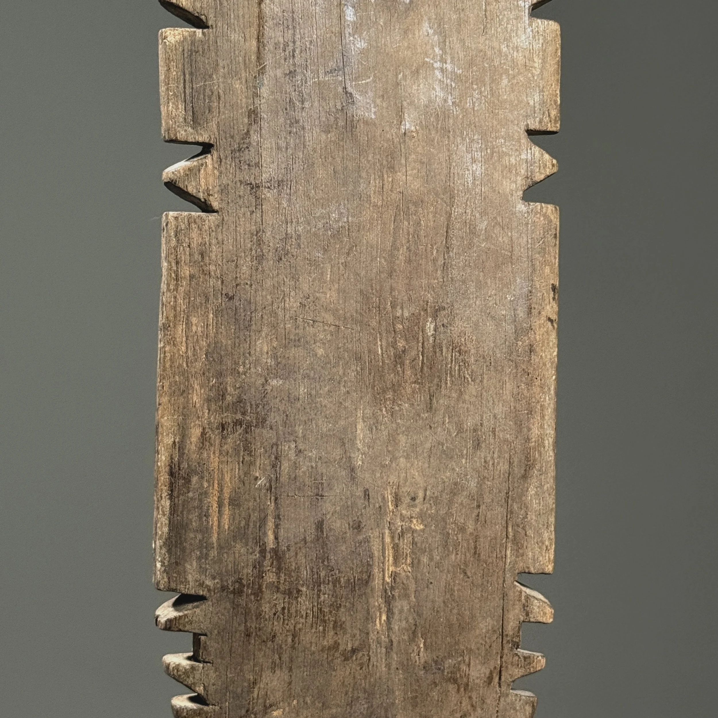 Detail of losses and wear consistent with nomadic use.