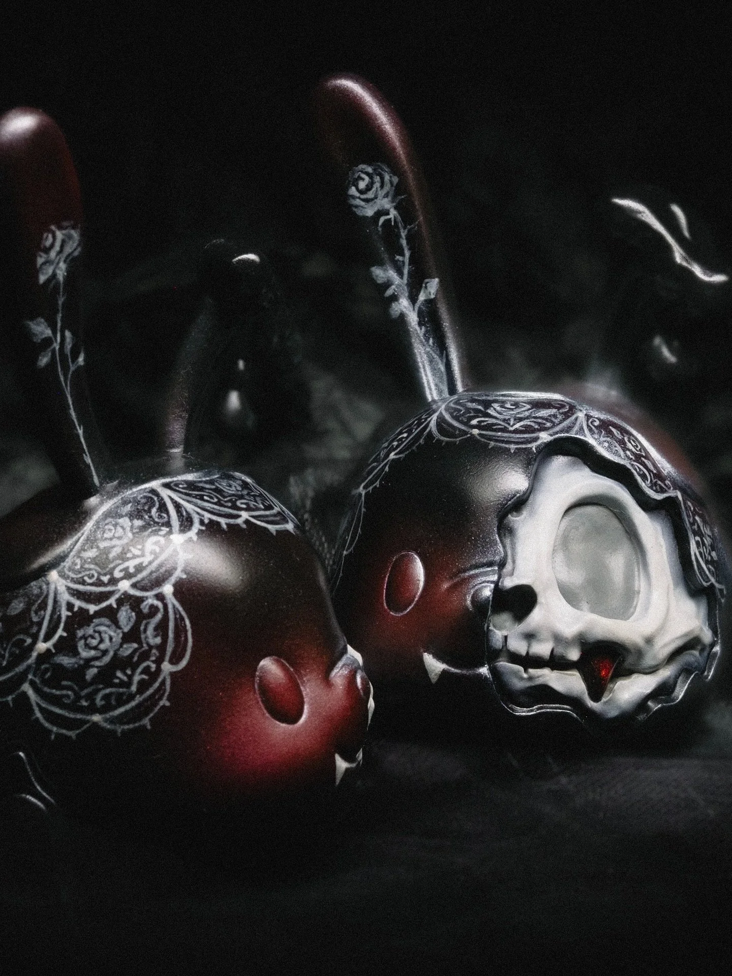 As the air turns cruel and the night grows heavy, a shadow stirs behind the velvet drape&hellip;🦇🥀

【Crimson】drops on 11/1 (Sat) with Plastic Pizza on Popshop Live! &hearts;︎ #Pizzaween

@popshoplive_community 
@theplasticpizza 
@spookyempire