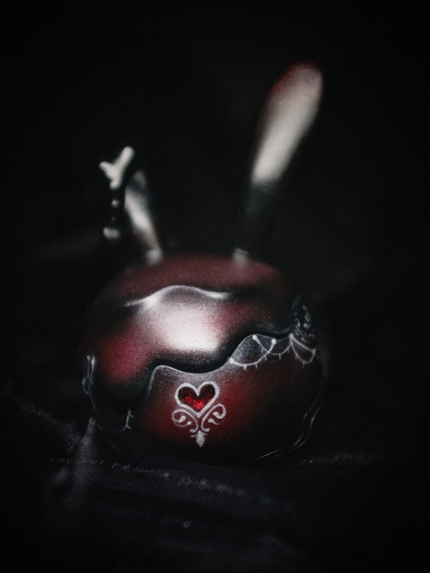 【Crimson】Her fangs glinted in the dark as her smile sharpened&hellip;

✦ Drop 11/01 (Sat), 8:30 pm EST 
✦ #Pizzaween live stream @palmstreetapp (link in bio)
✦ LE3

@theplasticpizza 
@thegoodbunnyclub

Beware of the thorns 🥀