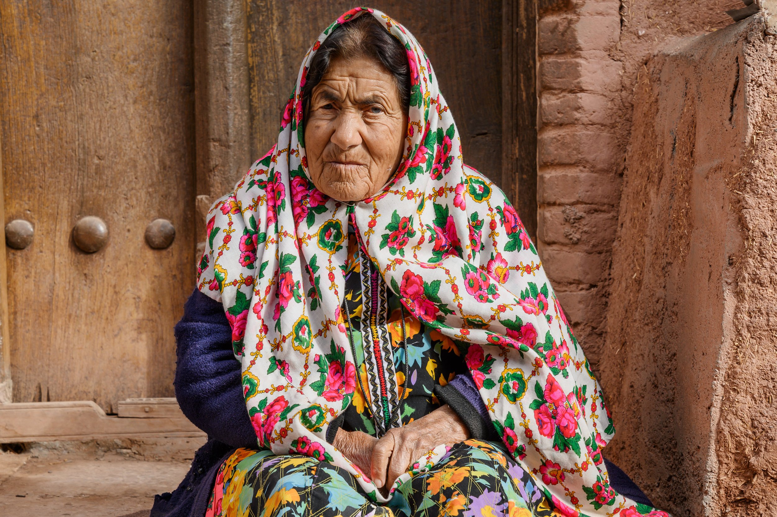 Mujer de Abyaneh, el pueblo rojo de Irán.