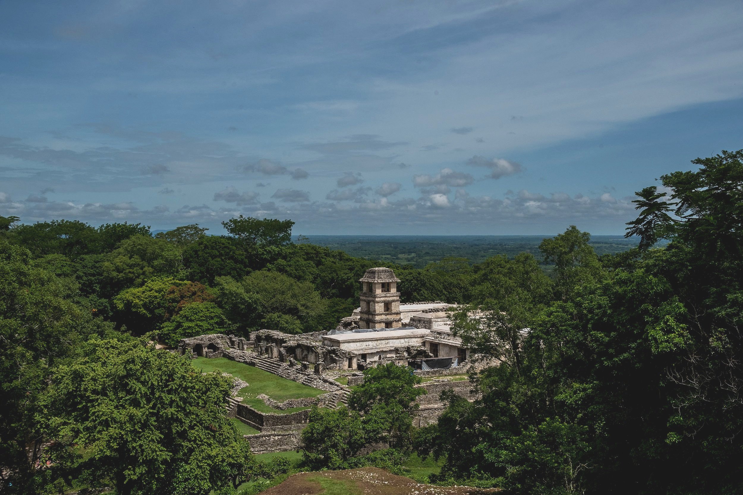 Palenque. En el horizonte la península de Yucatán