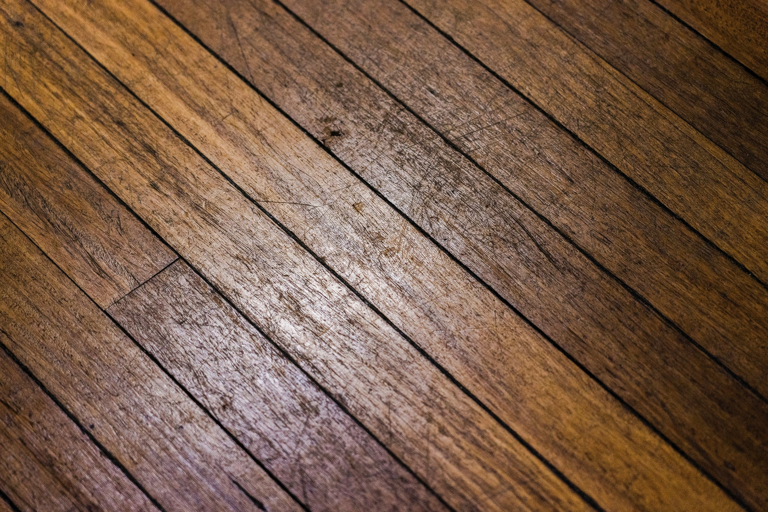 5 Signs Your Hardwood Floors Need Refinishing