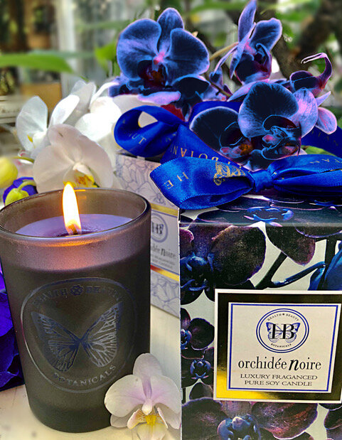 Orchidee Noir Lit Candle Artsy 3 .jpeg