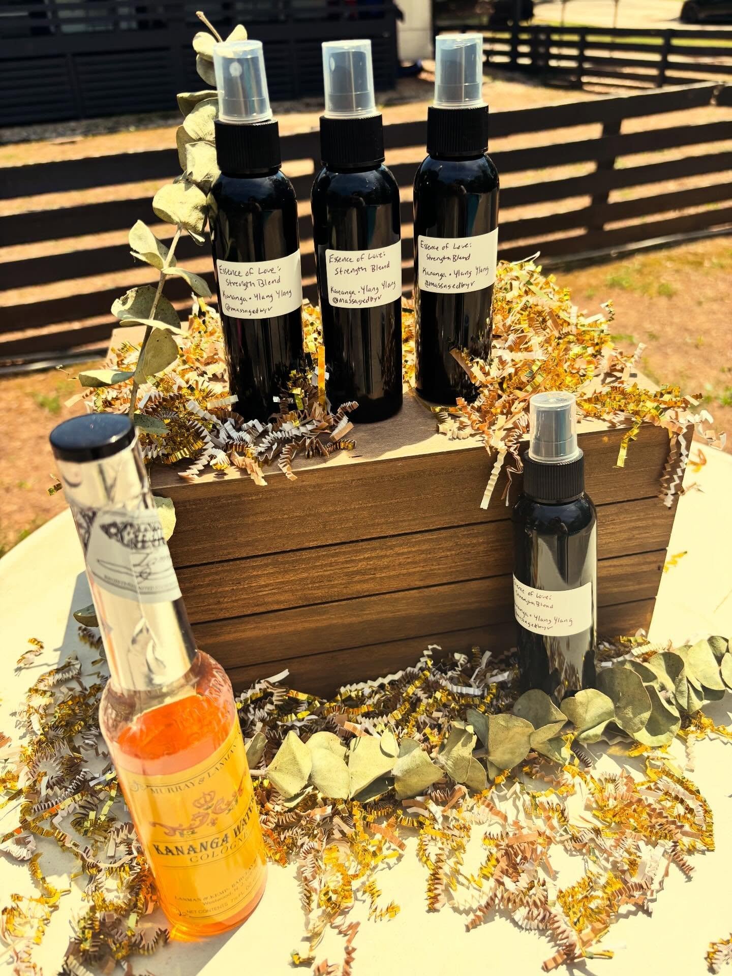 LIMITED TIME ONLY‼️
Essence of Love Spray: Strength Blend
Strength is a pertinent element of love. You have to be willing to put yourself through whatever may come in hopes of finding the love for you. This spray is made with Kananga Florida water, y