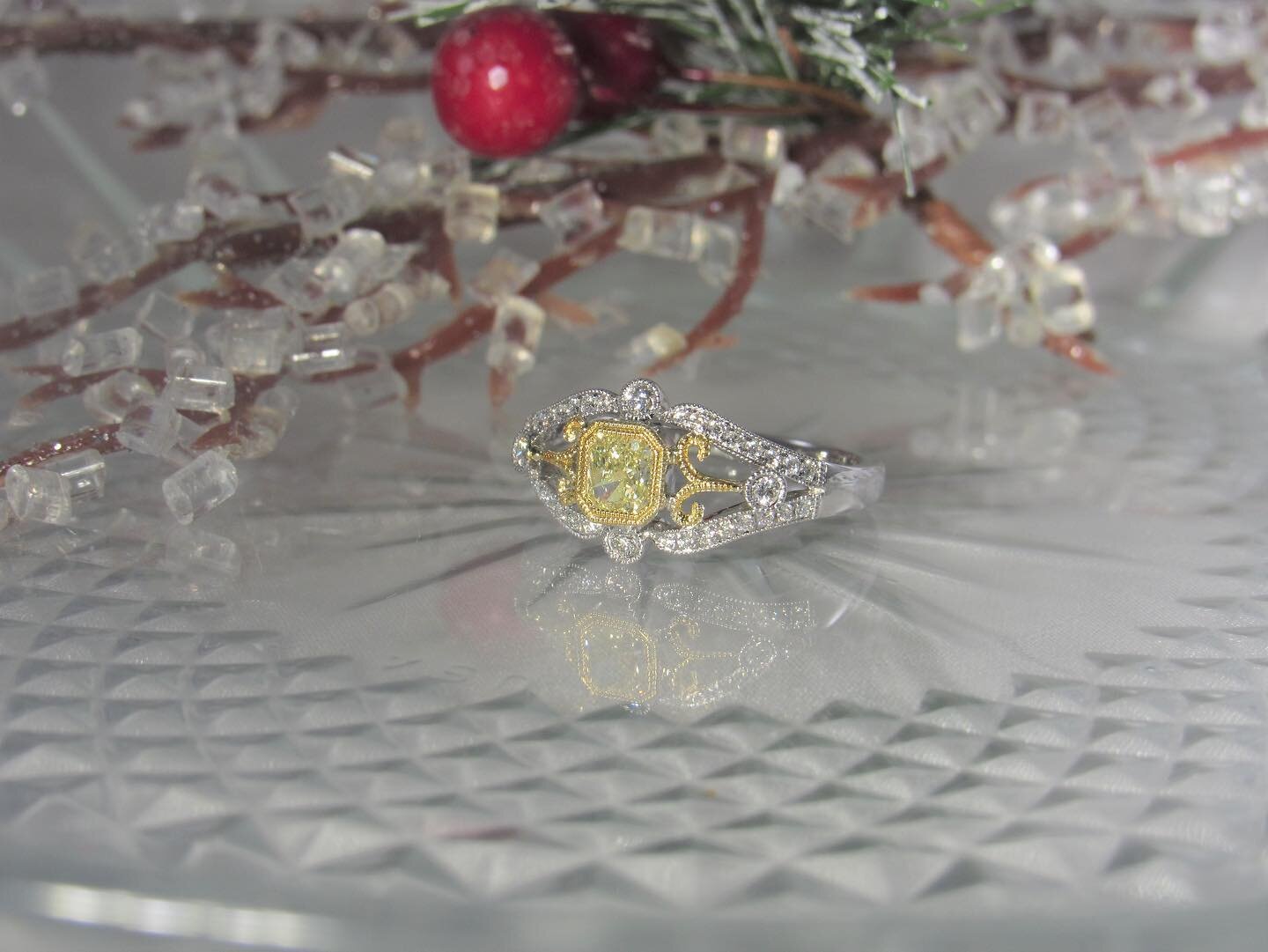 Our vintage inspired beauty featuring a natural sunny yellow diamond with romantic pierced detail and milgrain.
 #thejewelersbenchhershey #hershey #fancyyellowdiamond #diamonds #diamondring #fancy #whitegold #ring #rings #fivegoldenrings #sparkle #gl