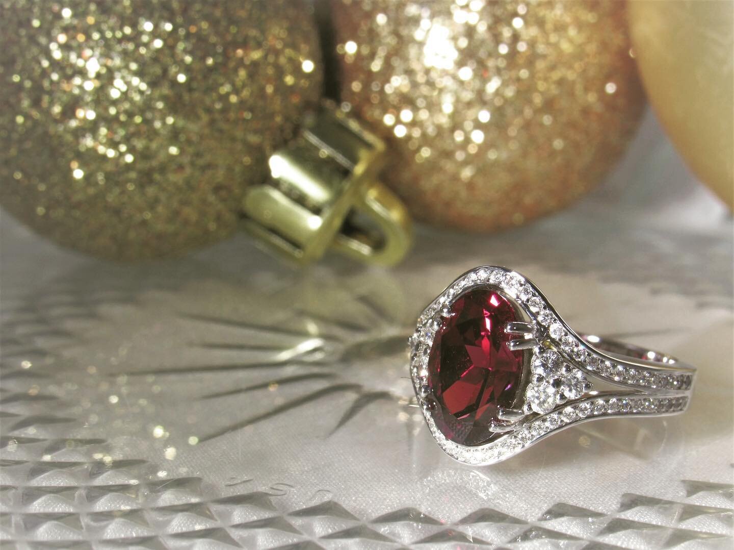 We&rsquo;ve finished this elegant &ldquo;raspberry&rdquo;rhodolite garnet &amp; diamond ring just in time to be the perfect surprise underneath your Christmas tree!
 
#thejewelersbenchhershey #hershey #hersheypa #diamond #gemstone #rhodolite #whitego