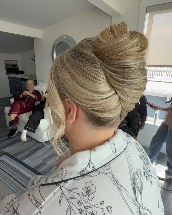 Swipe to see the looks Amy wanted to try out at her Style Trial appointment.  The Style Trial is a lot like dress shopping - it&rsquo;s a time to try on hairstyles you&rsquo;re curious about!  On your wedding day, I&rsquo;ll make alterations based on