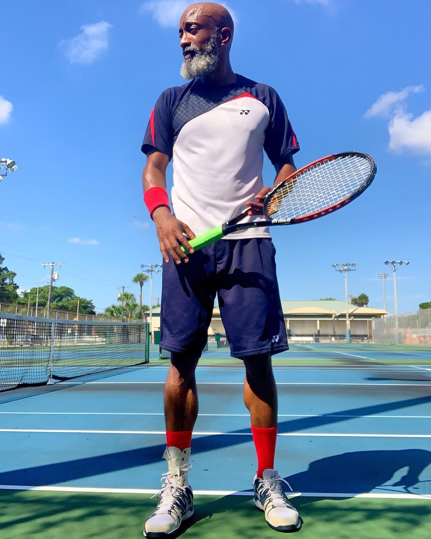 Today was a great day on the court. I hope y&rsquo;all are having a great Sunday also! 🎾😃
.
.
.
#sundayfunday #tennisfan #tennisplayer #funinthesun #TheDopeProfessor #winstonwarrior #silverfoxsquad #lottosport 
👕+🩳 by @lottosport 
🎾 racquet by: 