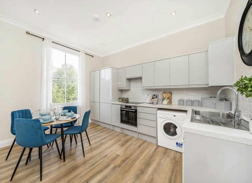 Staged kitchen, Islington maisonette