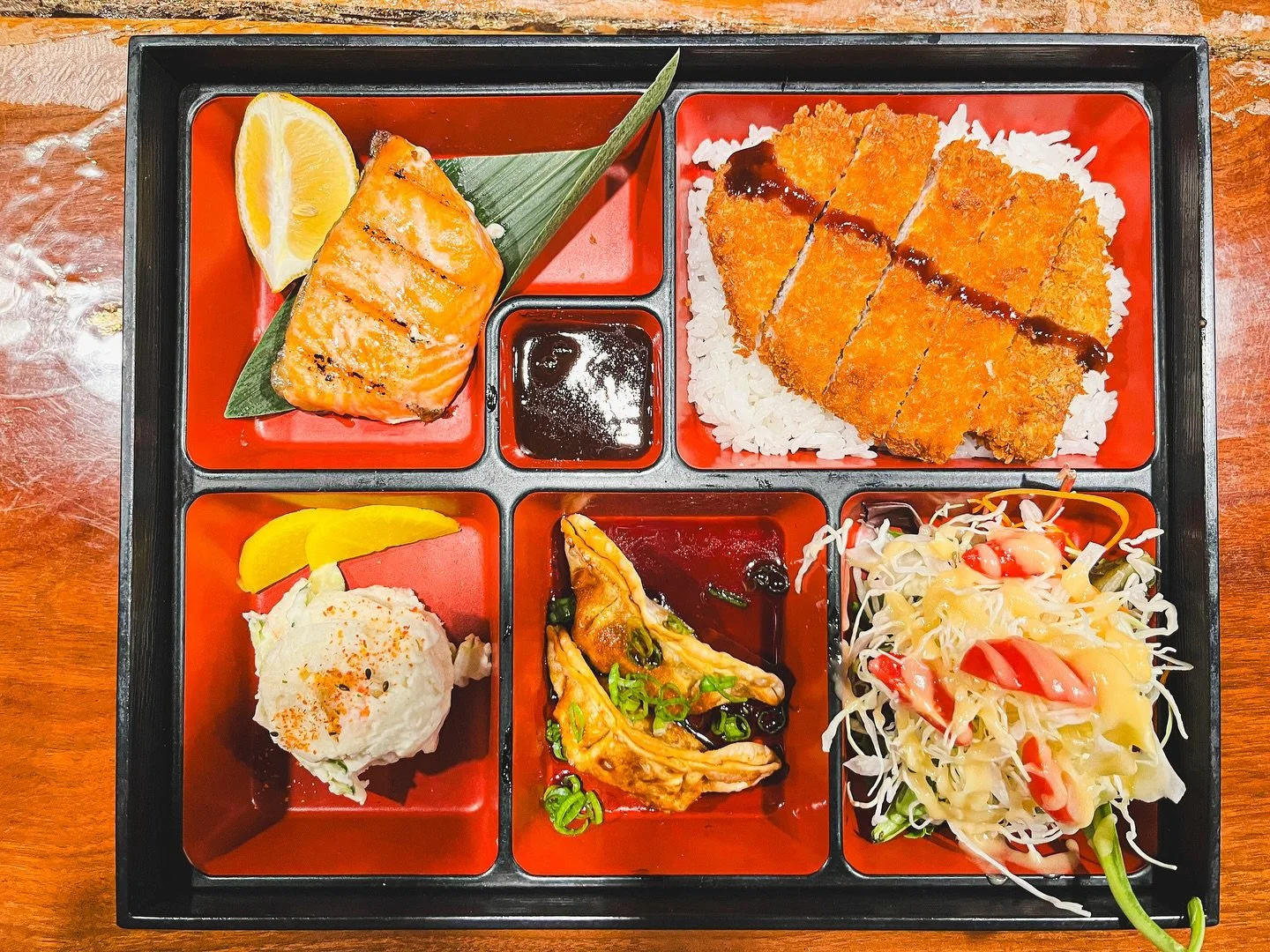 𝐍𝐄𝐖 𝐋𝐔𝐍𝐂𝐇 𝐒𝐏𝐄𝐂𝐈𝐀𝐋𝐒! 🚨

Join us every weekend at lunch and try our delicious bento boxes.

Fri-Sat 12pm-3pm
Sun 2pm-3pm

𝐊𝐎𝐆𝐀𝐍𝐄 𝐁𝐄𝐍𝐓𝐎（ /黄金弁当）|$𝟏𝟕
* TONKATSU &amp; GRILLED SALMON
* GYOZA (2 PCS)
* JAPANESE POTATO SALAD OR 