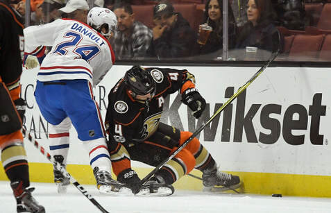 Knee Injuries In Ice Hockey.