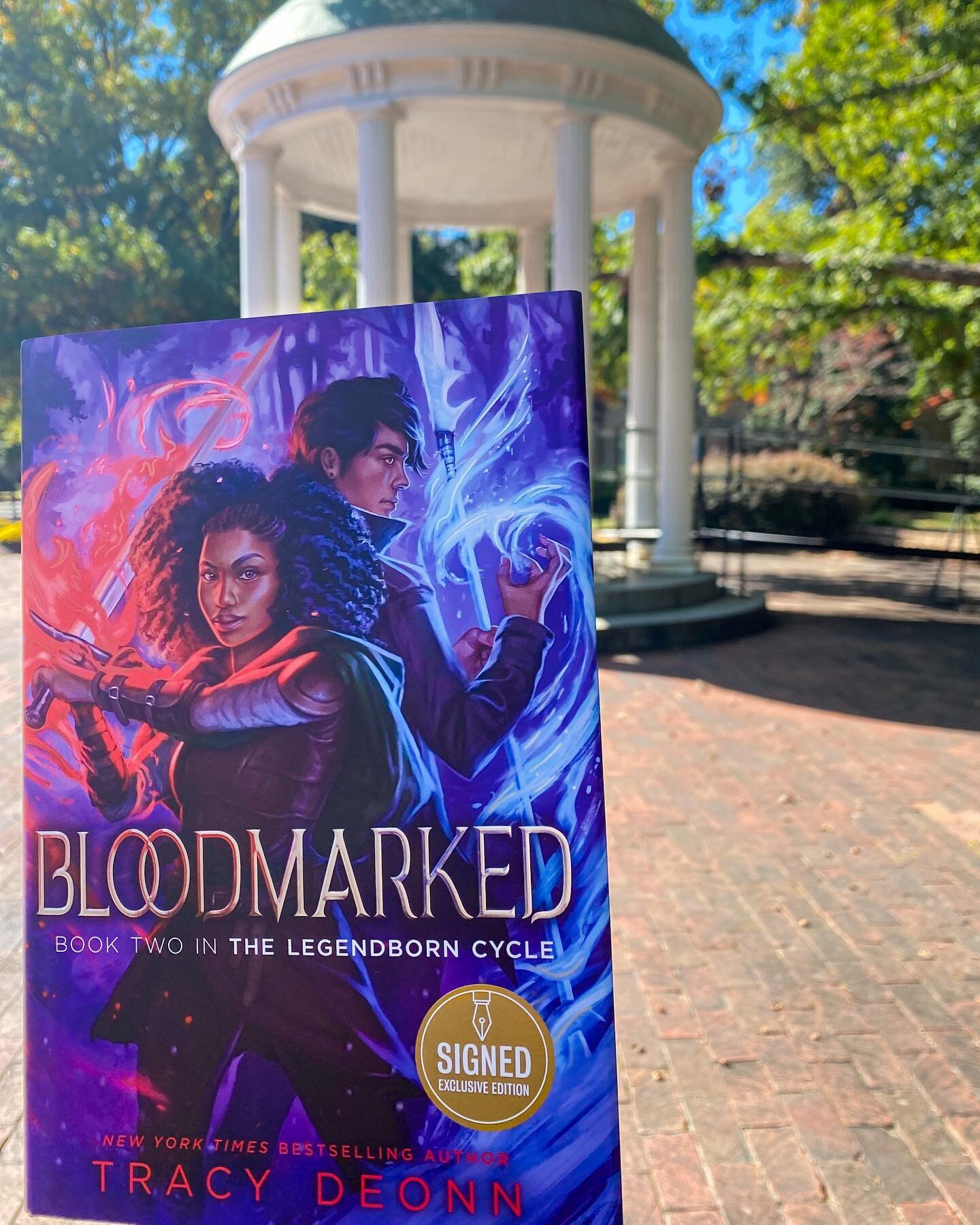 To cap off the month of ✨NovemBree✨ Barnes &amp; Noble will have SIGNED copies of the B&amp;N Exclusive Edition of BLOODMARKED available in-store only this Black Friday 🎉🎉🎉 

Quantities are limited and available in stores only. #bnsignededitions #