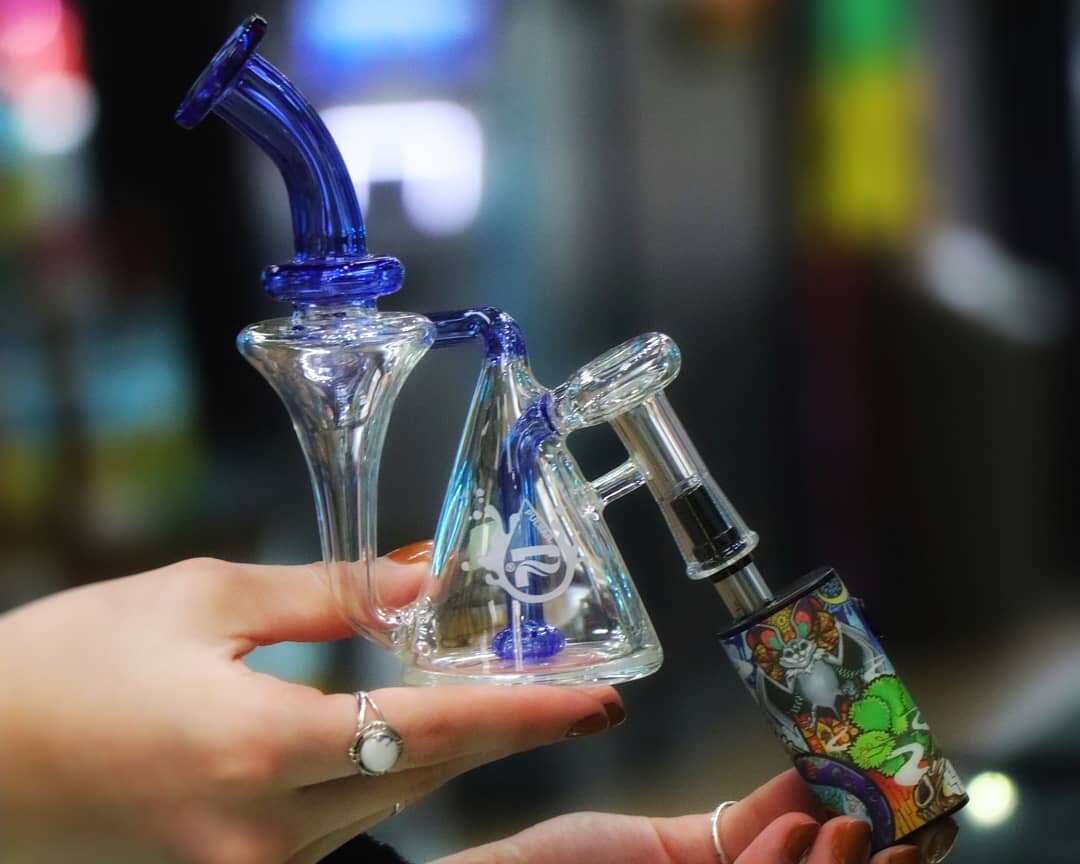 Water rig attachment for the APX Oil by @pulsarvaporizers

The Pulsar APX is a powerful device to use with your oil of choice... But combine it with this water rig attachment, and you'll give your oil a fresh and cool feel with each draw!! #pulsar #a